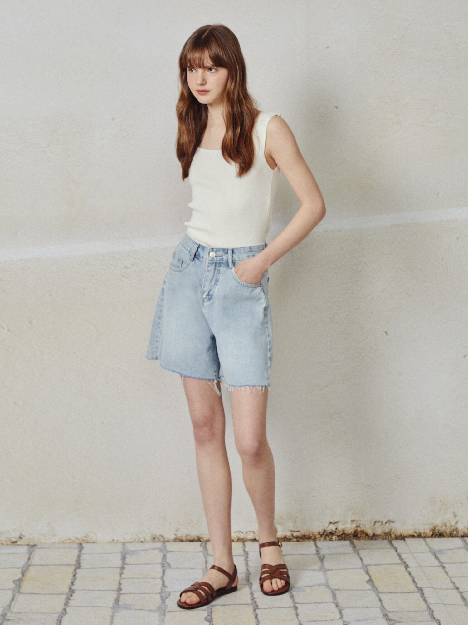 스퀘어넥 슬리브리스 니트 (IVORY)