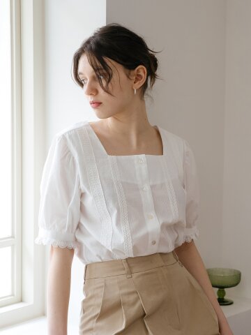 레이스 스퀘어 넥 블라우스
