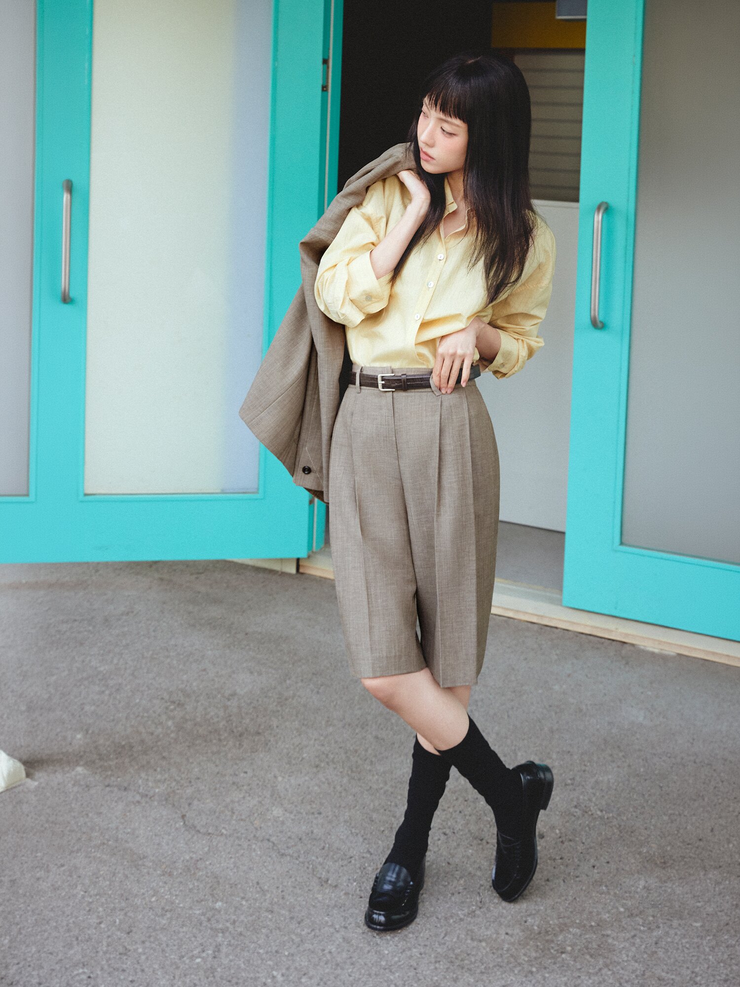 린넨 스티치 투턱 하프 팬츠 (DARK BEIGE)