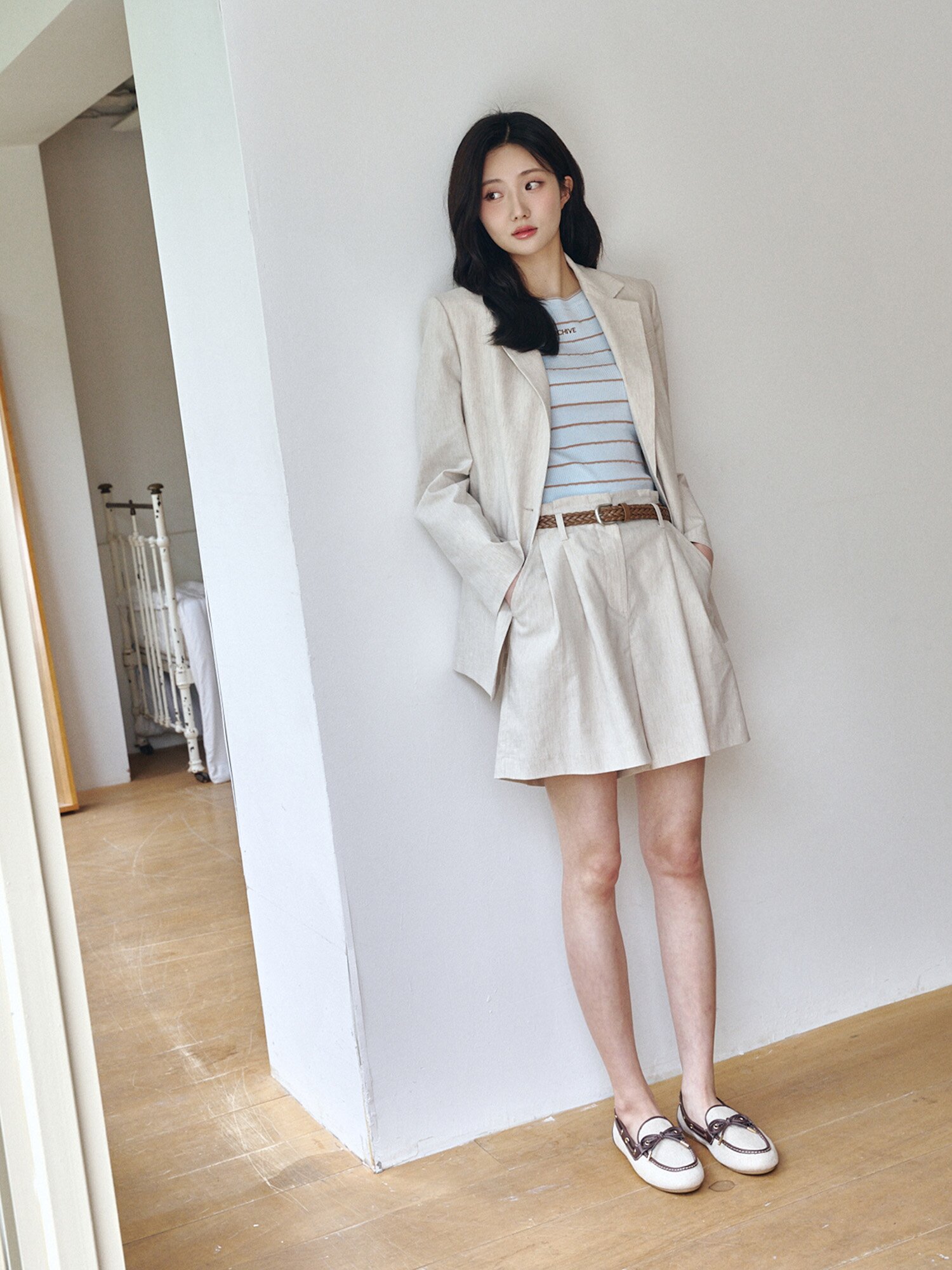 벨티드 투턱 백 밴딩 숏 팬츠 (BEIGE)