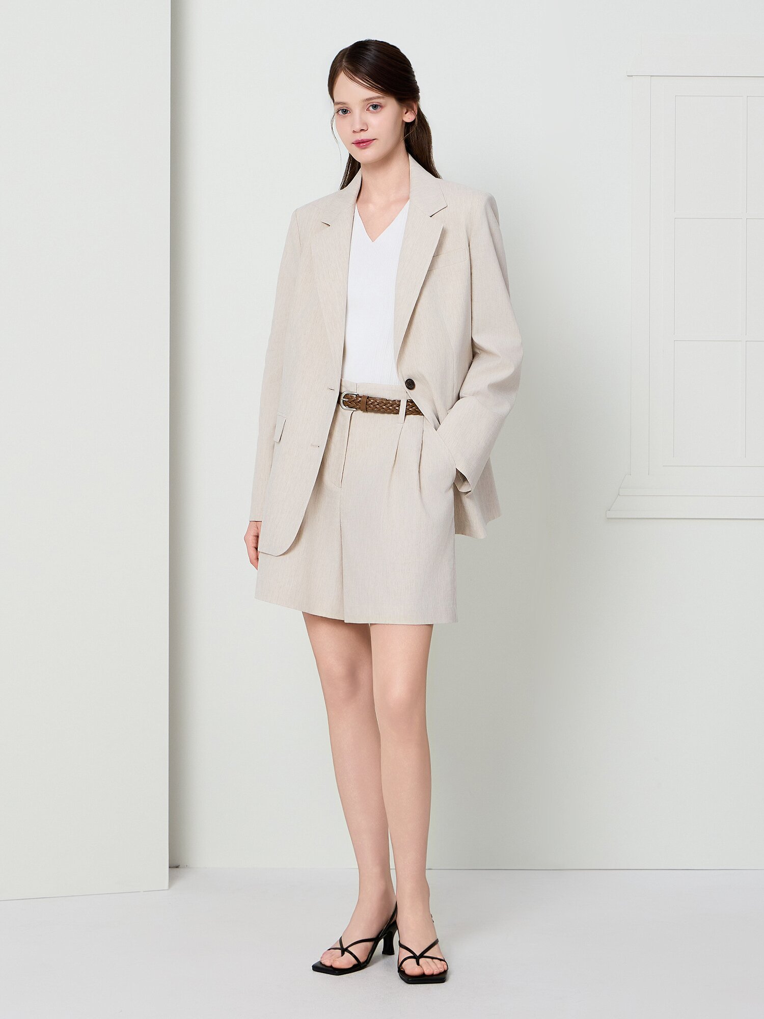 벨티드 투턱 백 밴딩 숏 팬츠 (BEIGE)