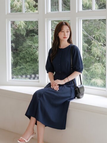 벨티드 라운드넥 플레어 원피스 