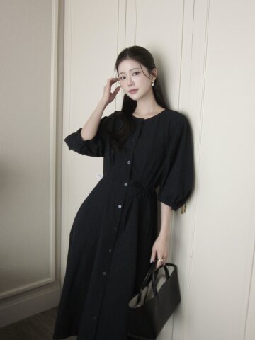 벨티드 라운드넥 플레어 원피스 