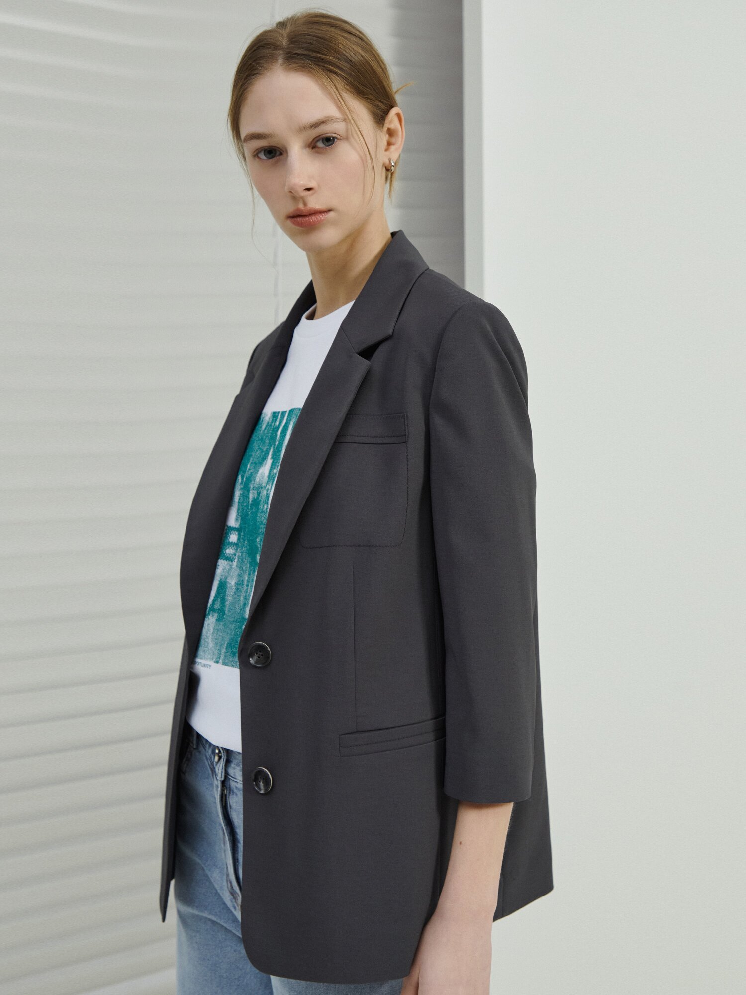 포켓 장식 7부 투버튼 재킷 (DARK GREY)