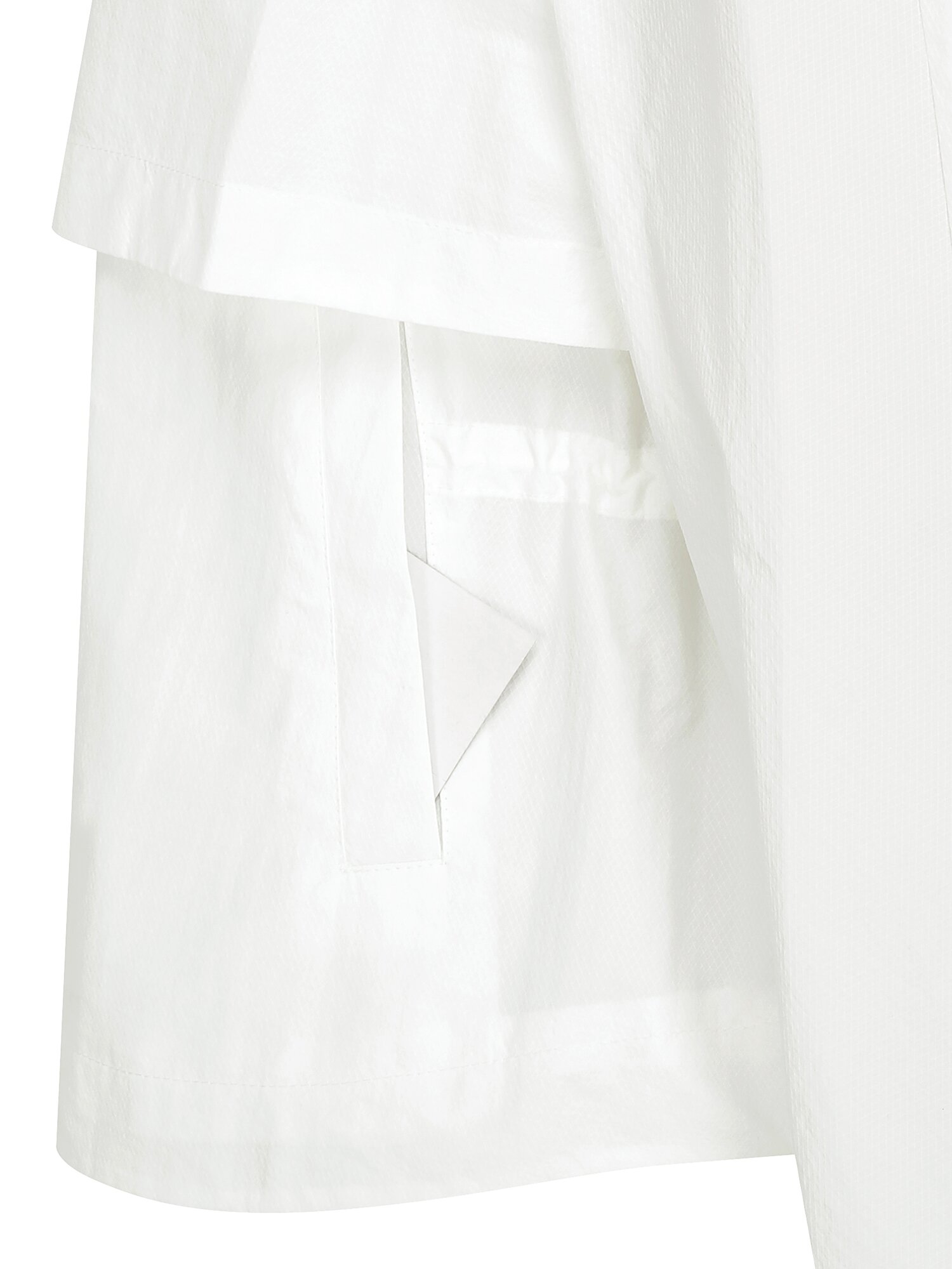 플랩 장식 백 스트링 칼라 점퍼 (WHITE)