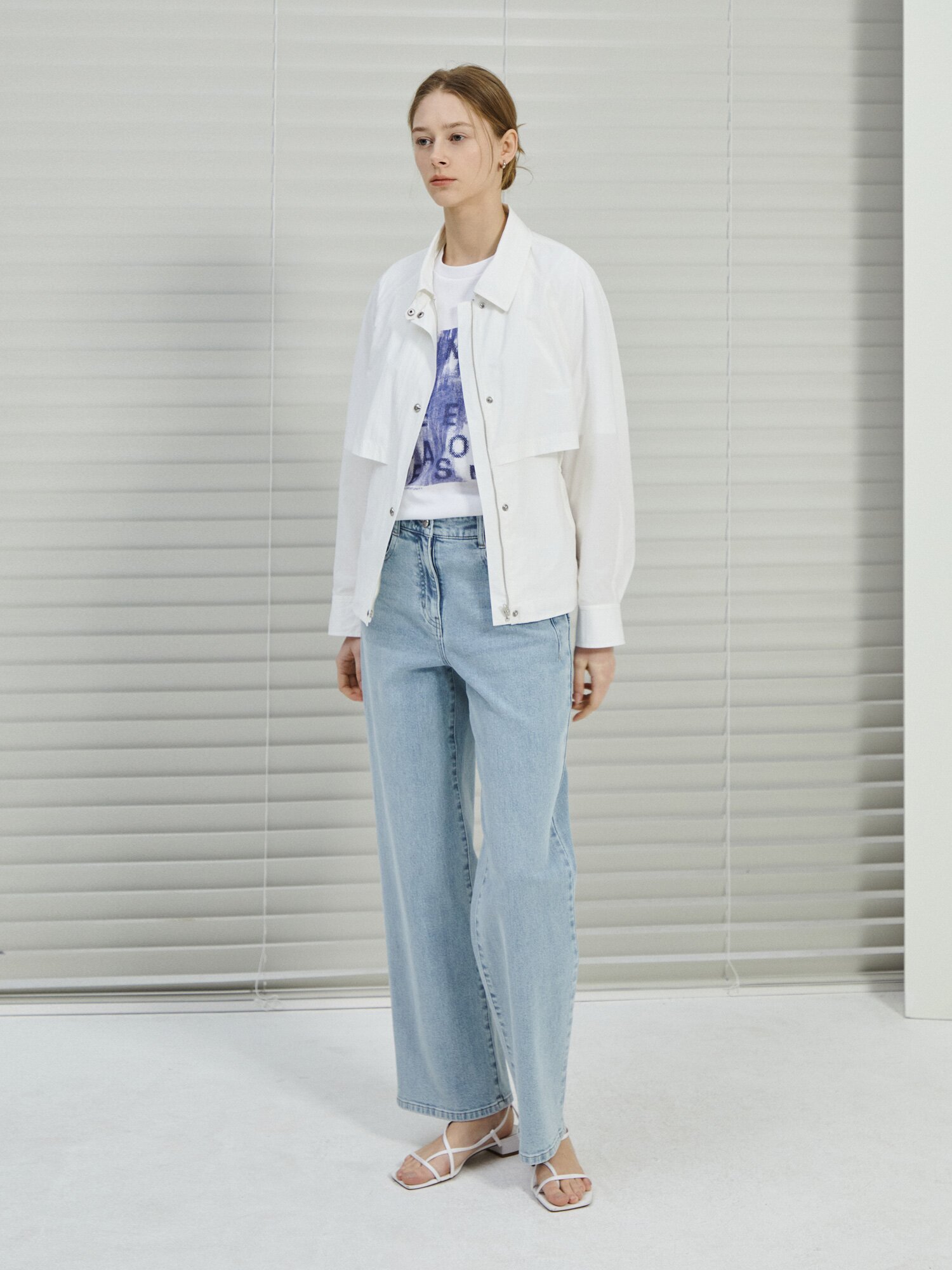 플랩 장식 백 스트링 칼라 점퍼 (WHITE)