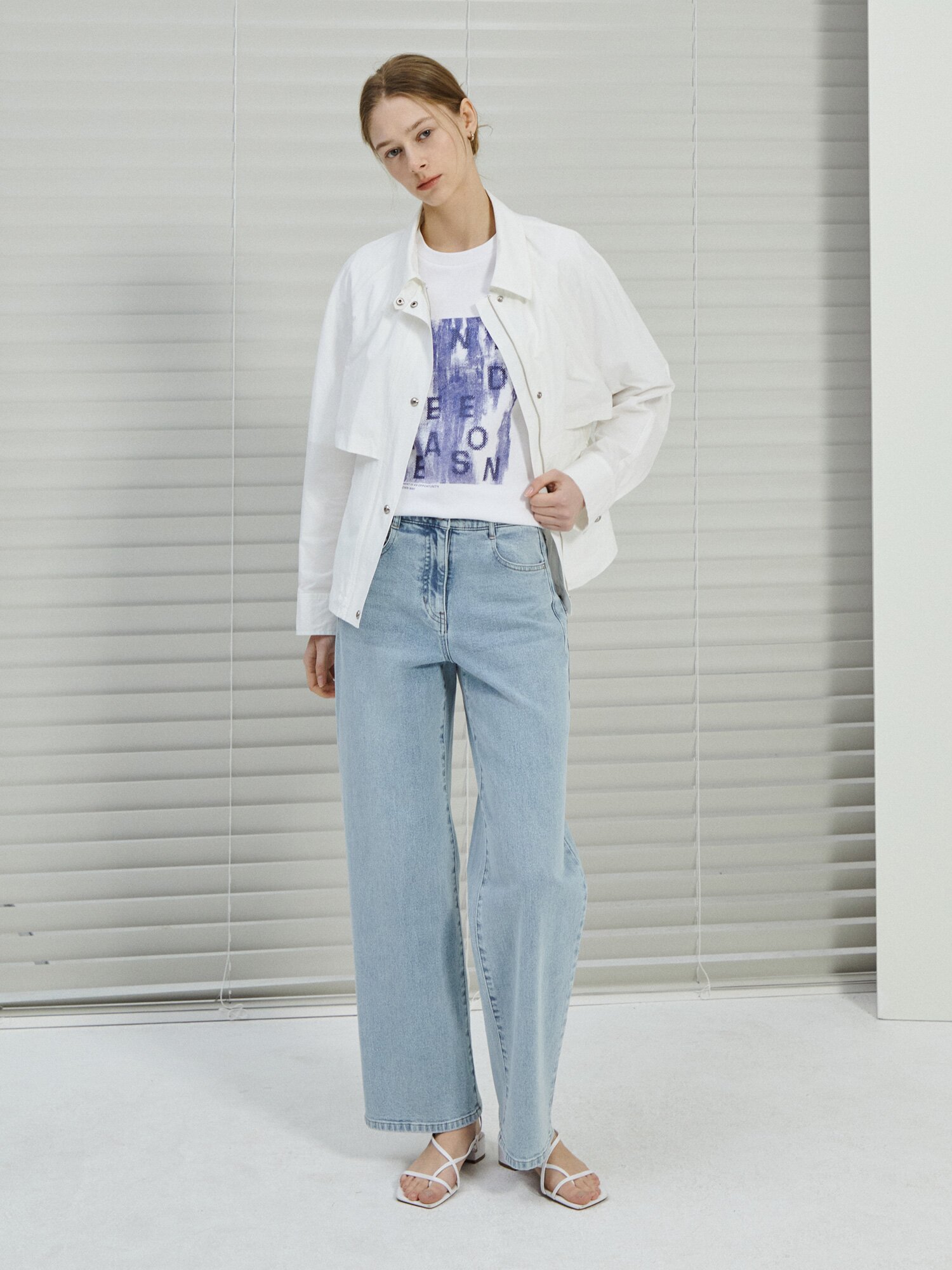 플랩 장식 백 스트링 칼라 점퍼 (WHITE)