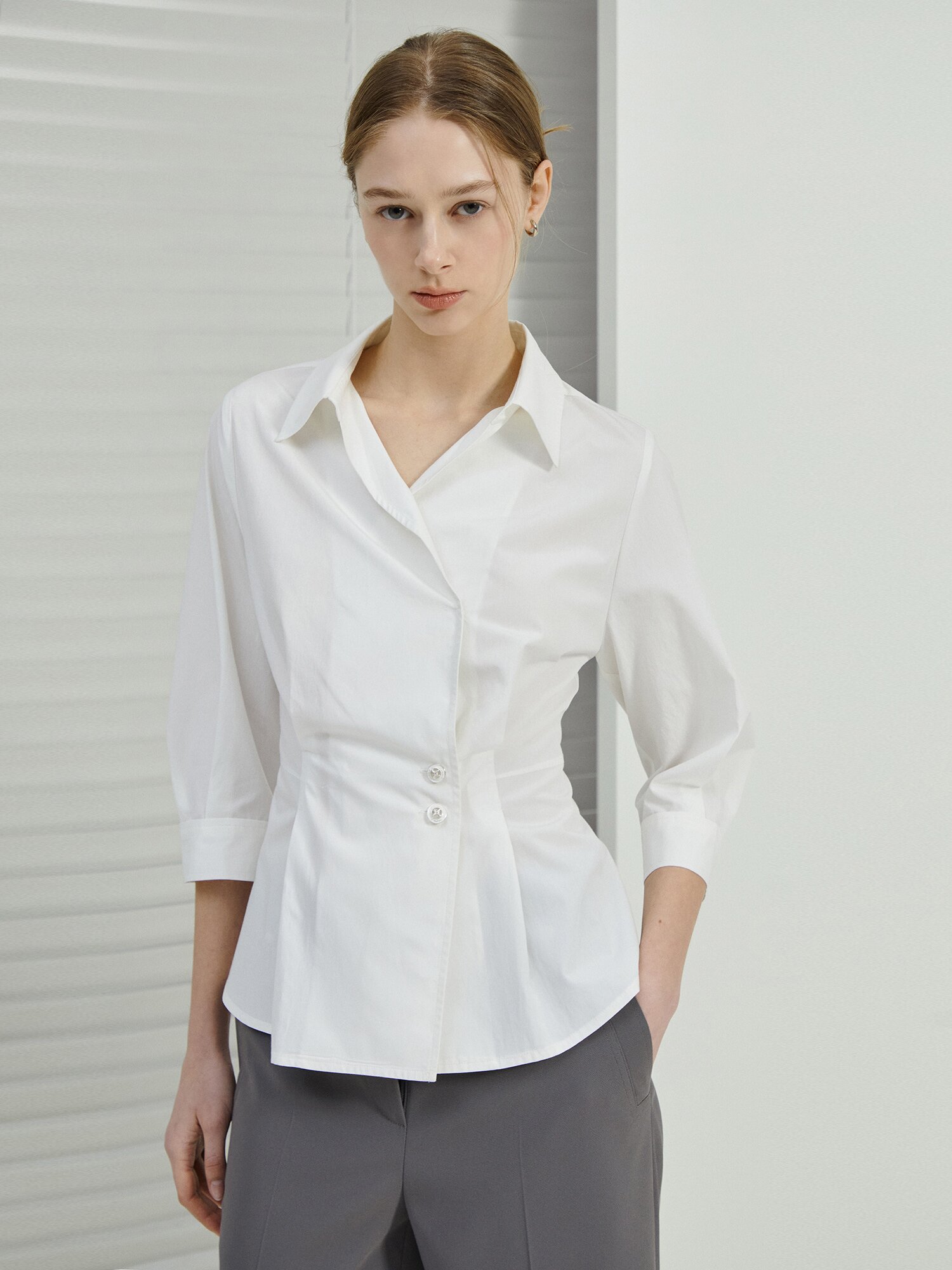 코튼 오픈 칼라 페플럼 블라우스 (WHITE)