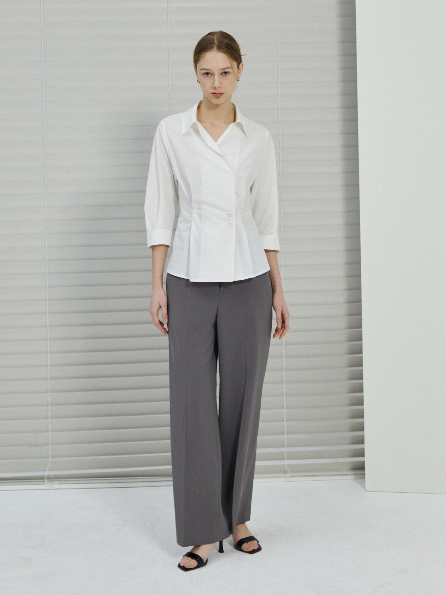 코튼 오픈 칼라 페플럼 블라우스 (WHITE)