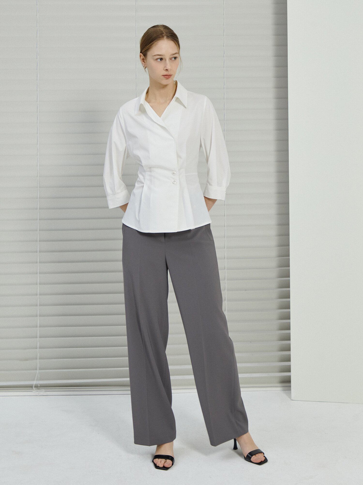 코튼 오픈 칼라 페플럼 블라우스 (WHITE)