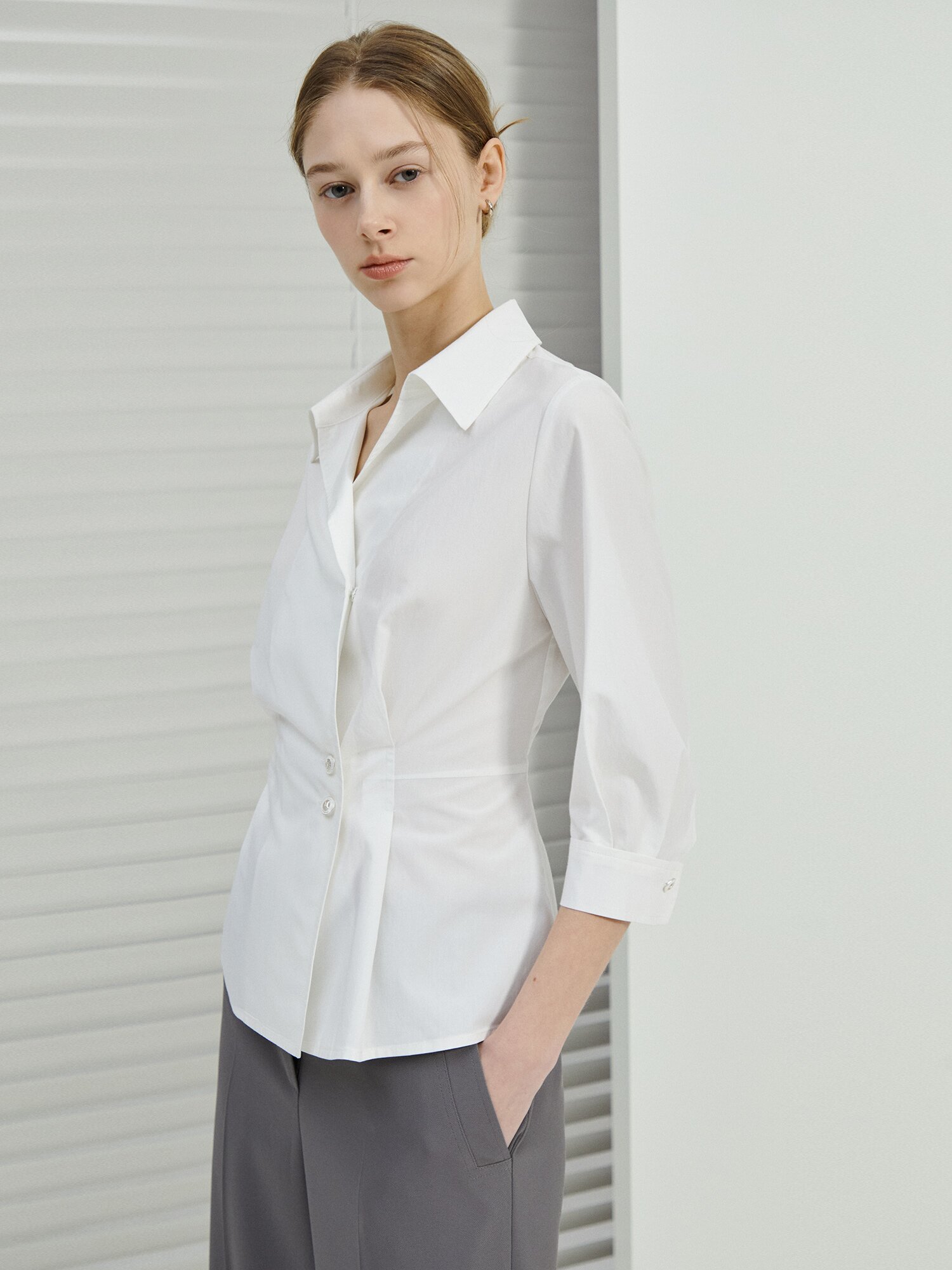 코튼 오픈 칼라 페플럼 블라우스 (WHITE)