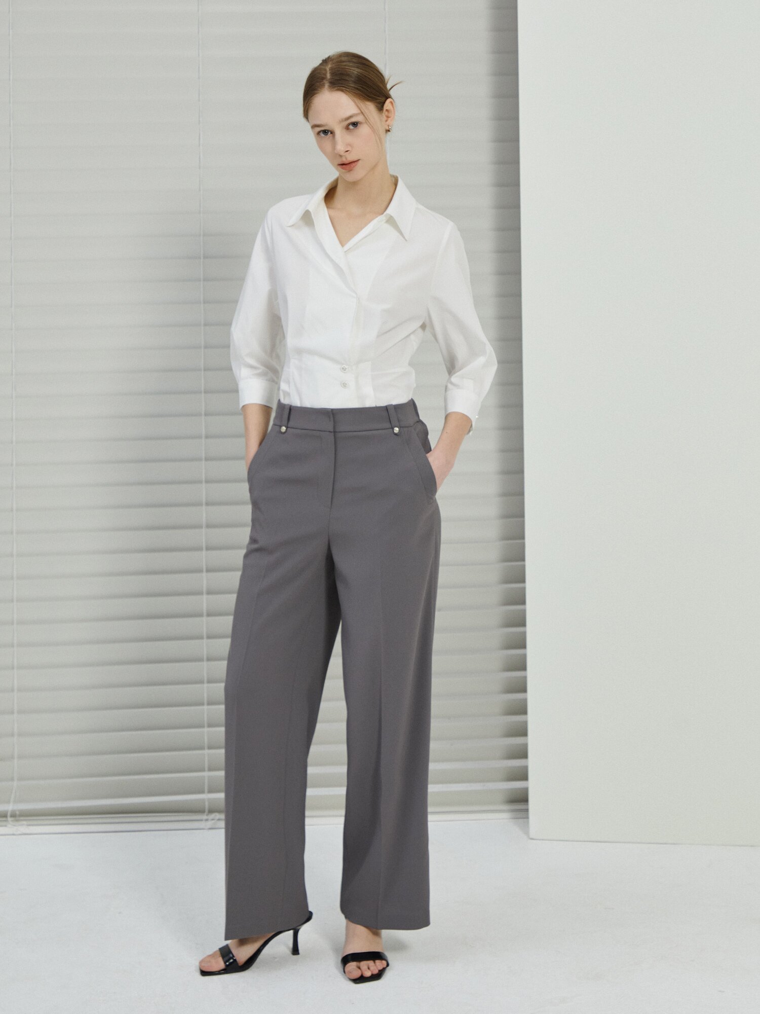 코튼 오픈 칼라 페플럼 블라우스 (WHITE)