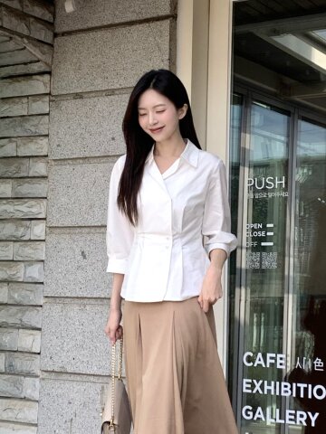 코튼 오픈 칼라 페플럼 블라우스 