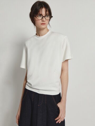 스판 자수 라운드넥 티셔츠 