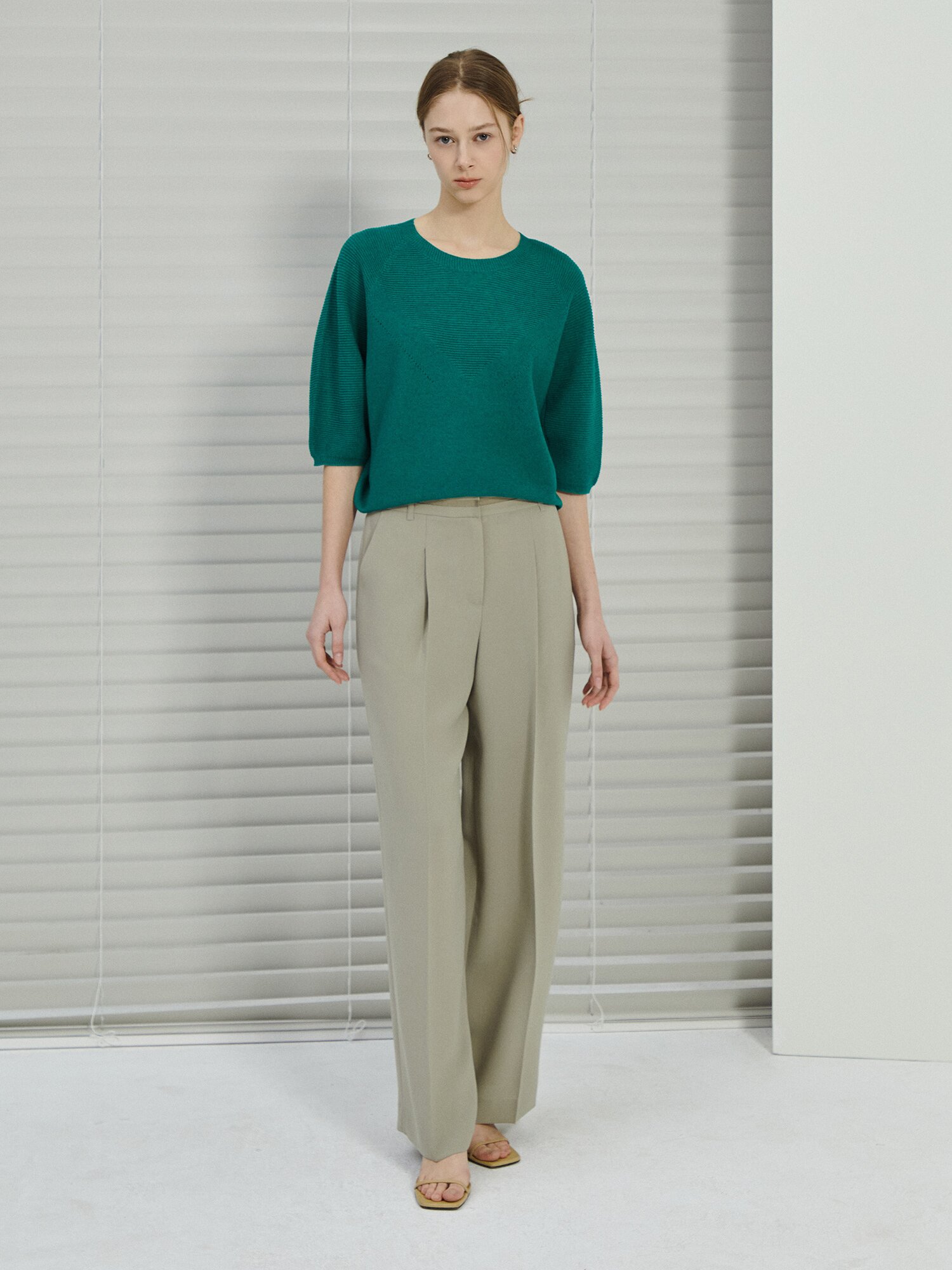 테이프 라인 원턱 와이드 팬츠 (LIGHT KHAKI)