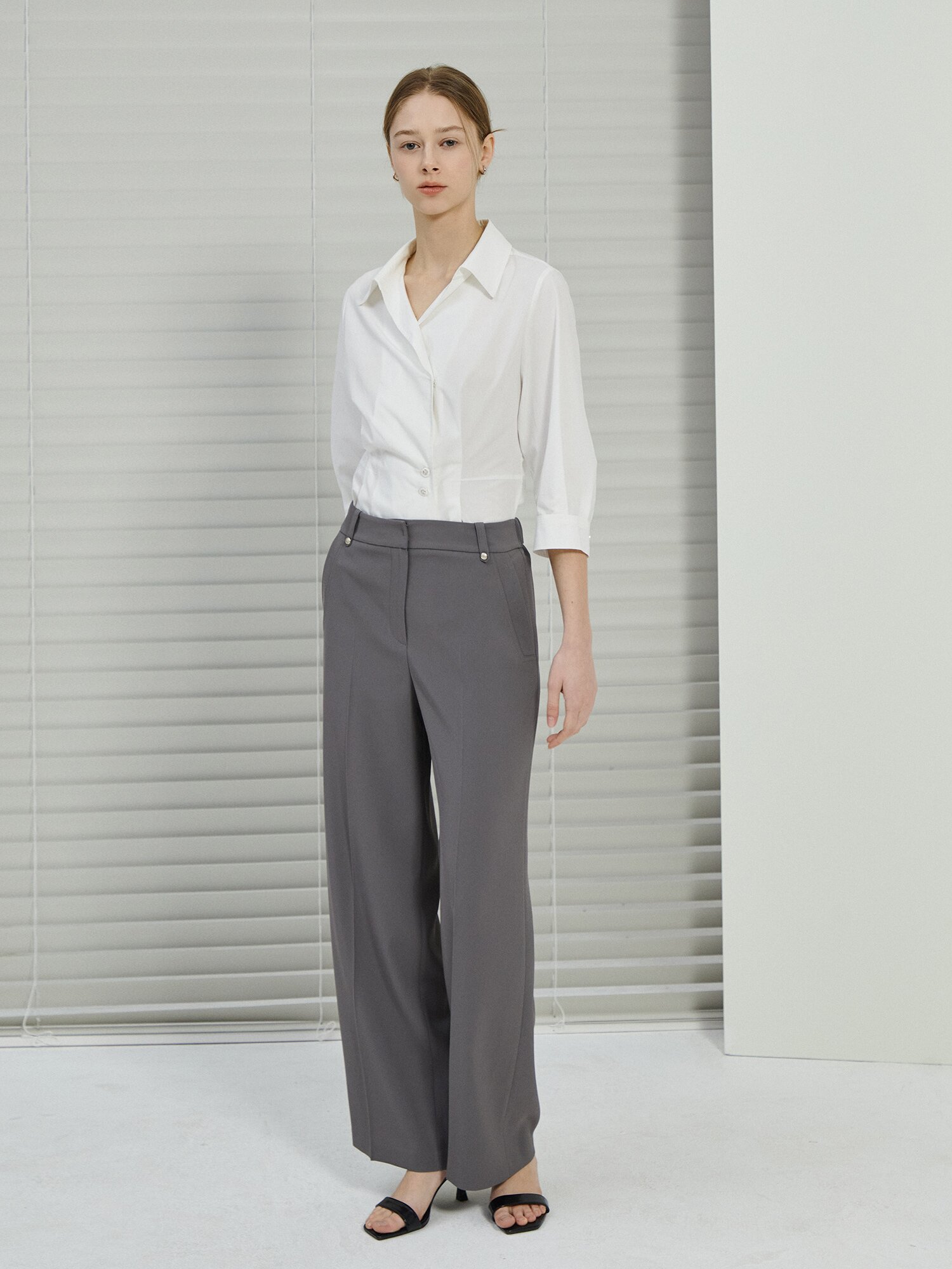 메탈 장식 백 밴딩 와이드 팬츠 (KHAKI)