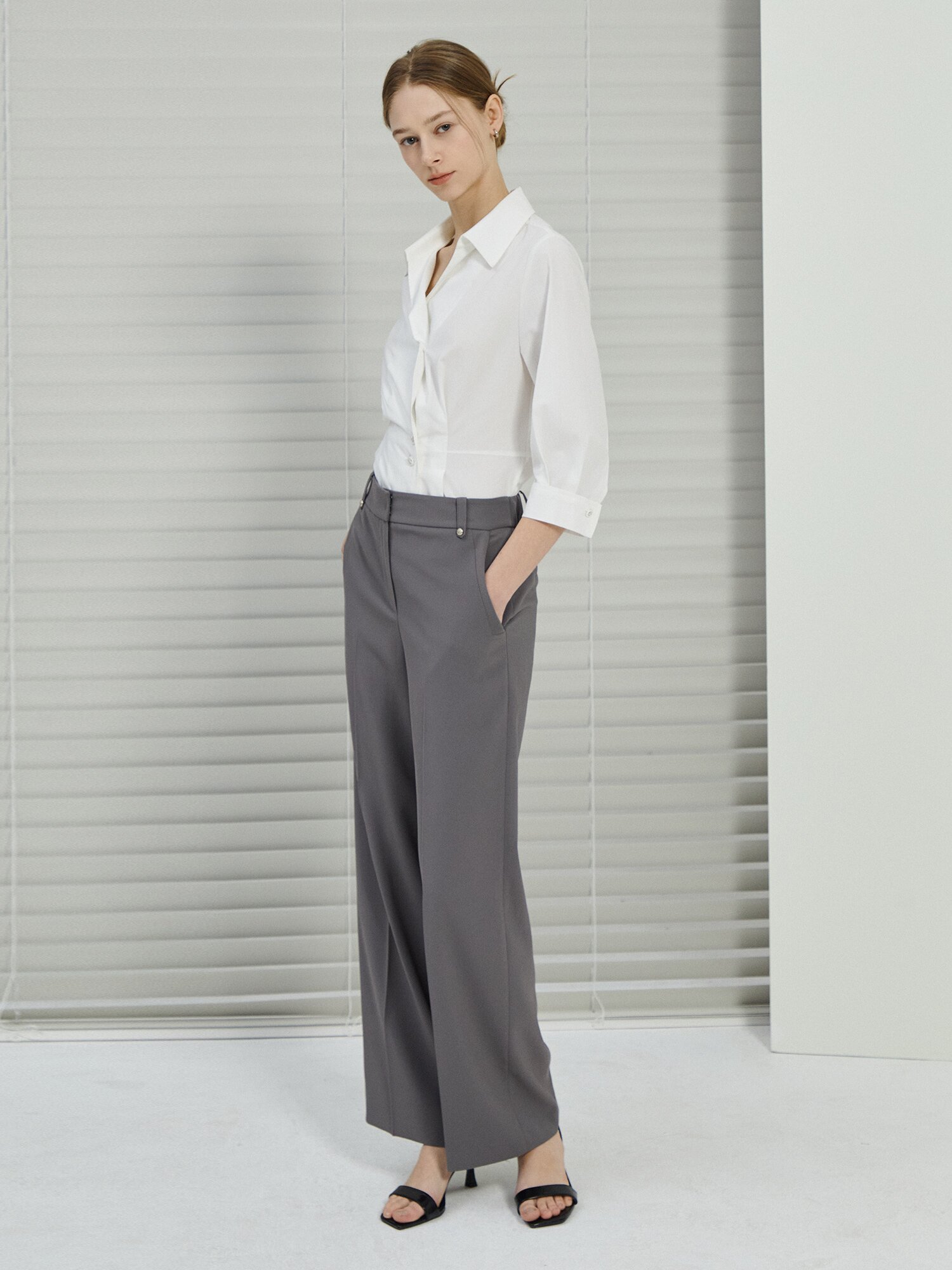 메탈 장식 백 밴딩 와이드 팬츠 (KHAKI)