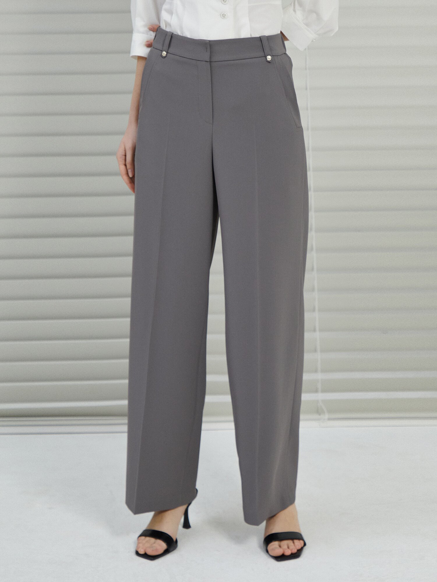 메탈 장식 백 밴딩 와이드 팬츠 (KHAKI)