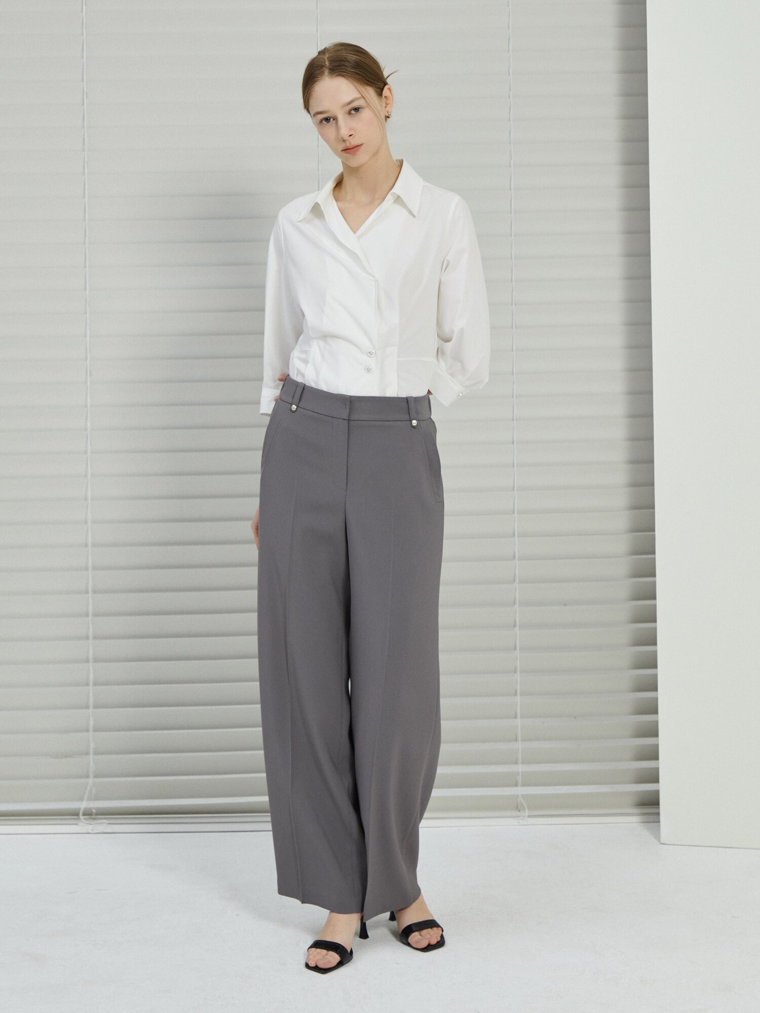 메탈 장식 백 밴딩 와이드 팬츠 (KHAKI)