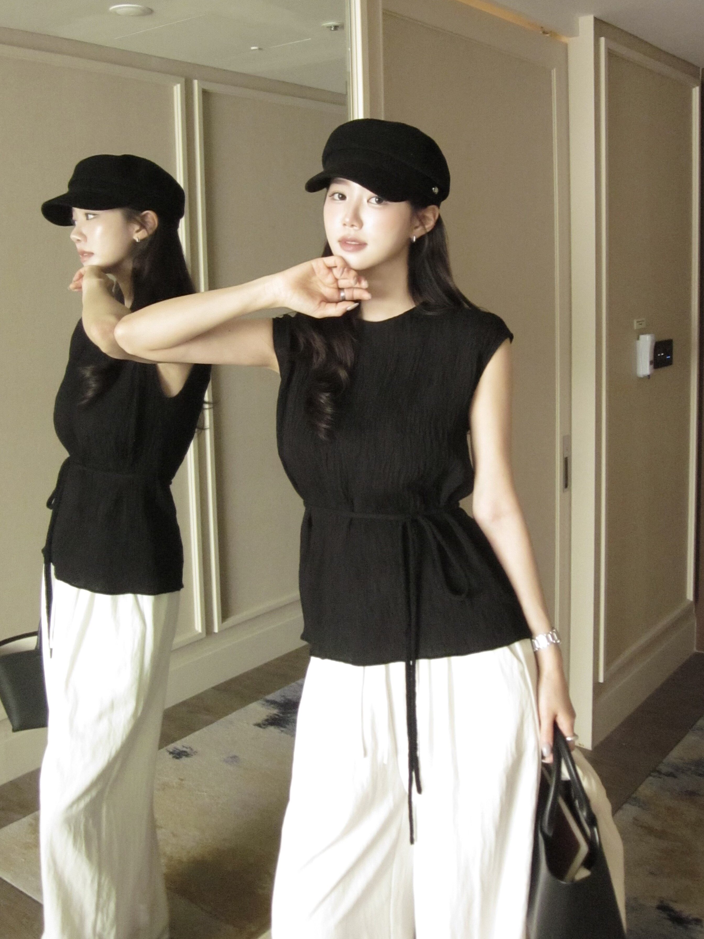 링클 슬리브리스 블라우스 (BLACK)