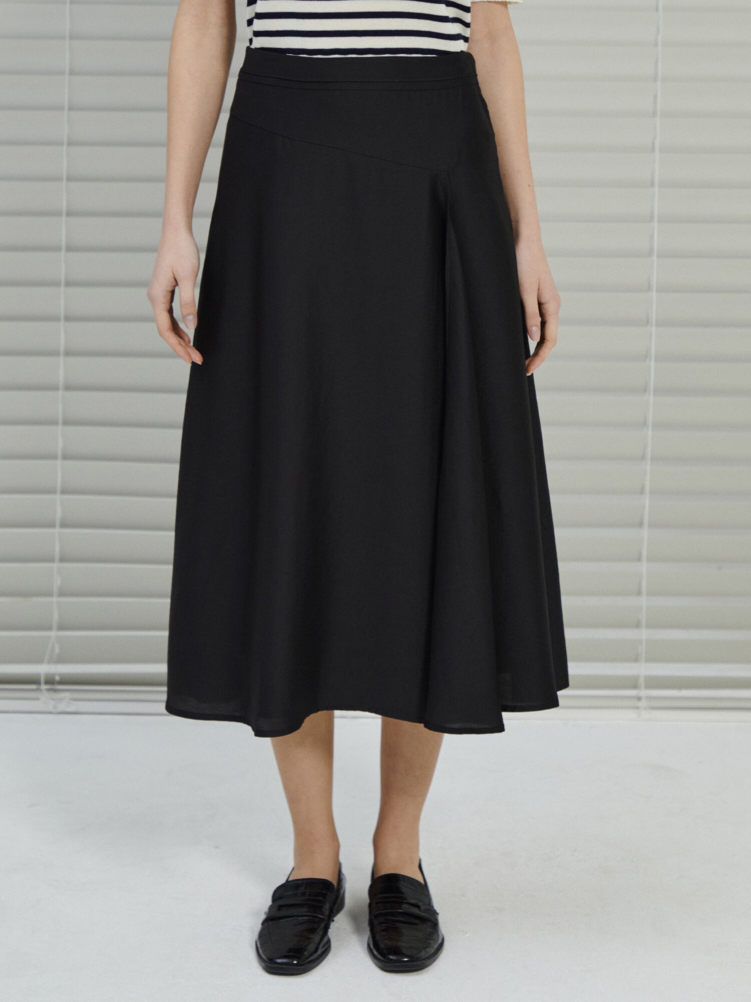 모달 언밸런스 랩 플레어 스커트 (BLACK)