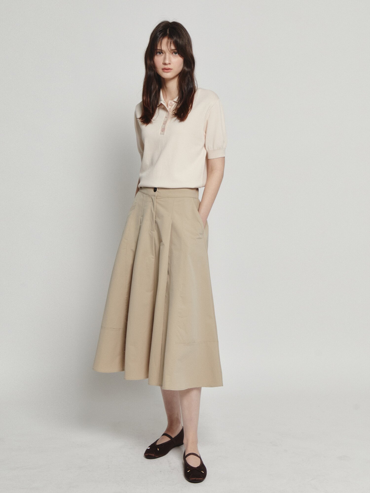 원턱 백 밴딩 플레어 스커트 (BEIGE)
