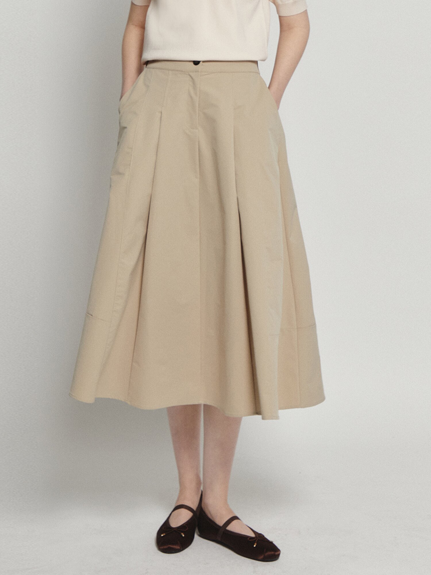 원턱 백 밴딩 플레어 스커트 (BEIGE)