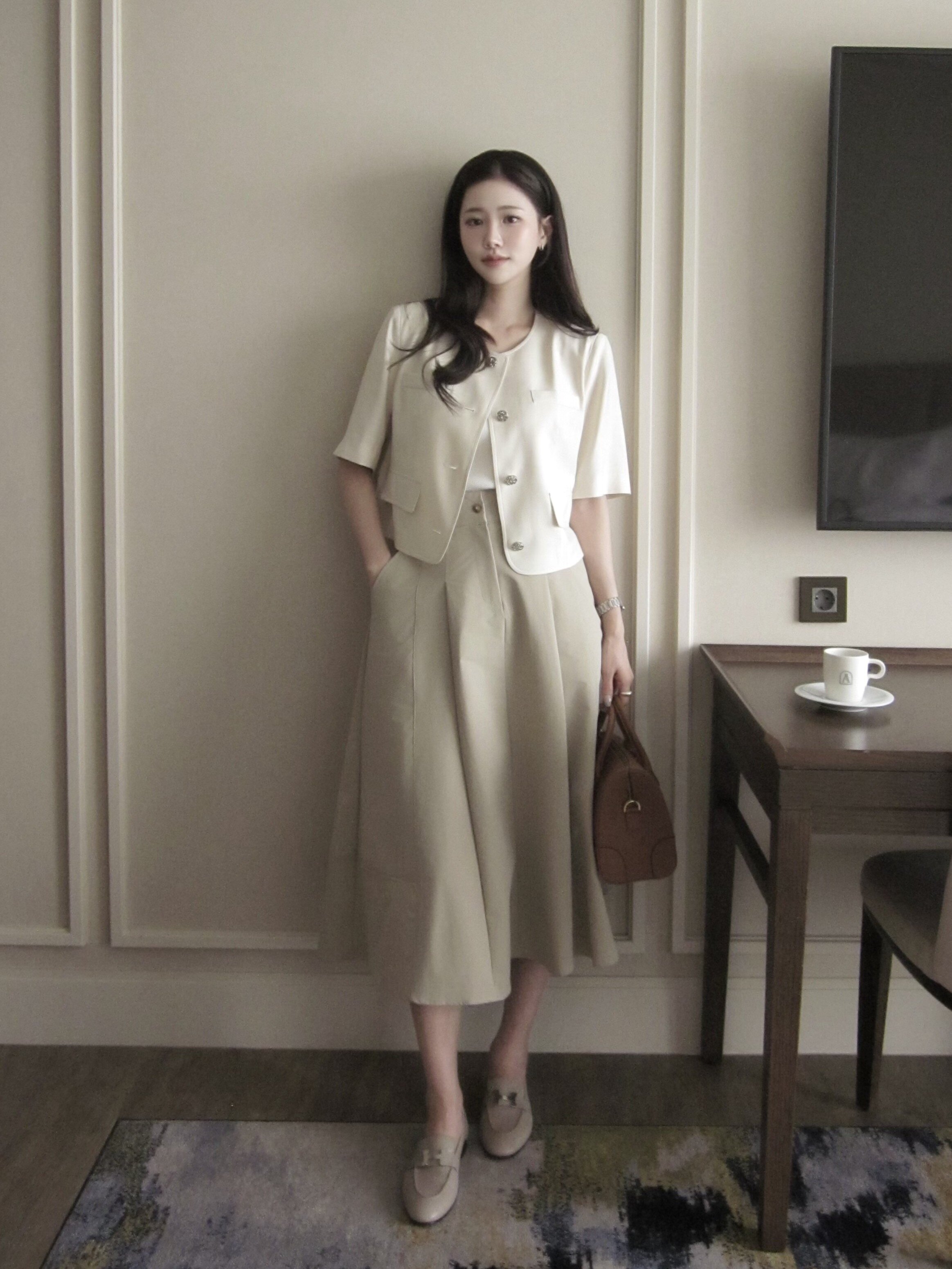 원턱 백 밴딩 플레어 스커트 (BEIGE)