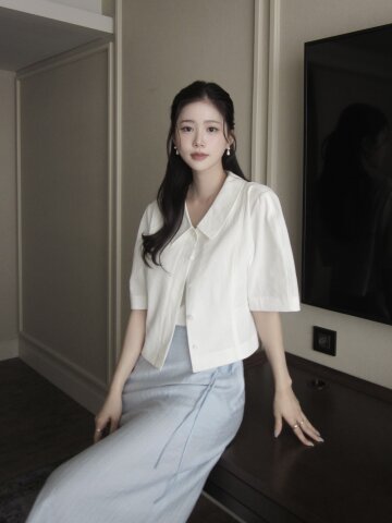 코튼 볼륨 슬리브 칼라 블라우스 