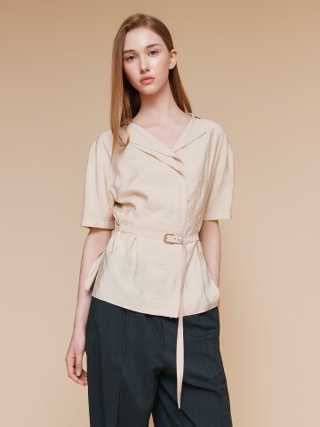 벨티드 레이어 칼라 블라우스 