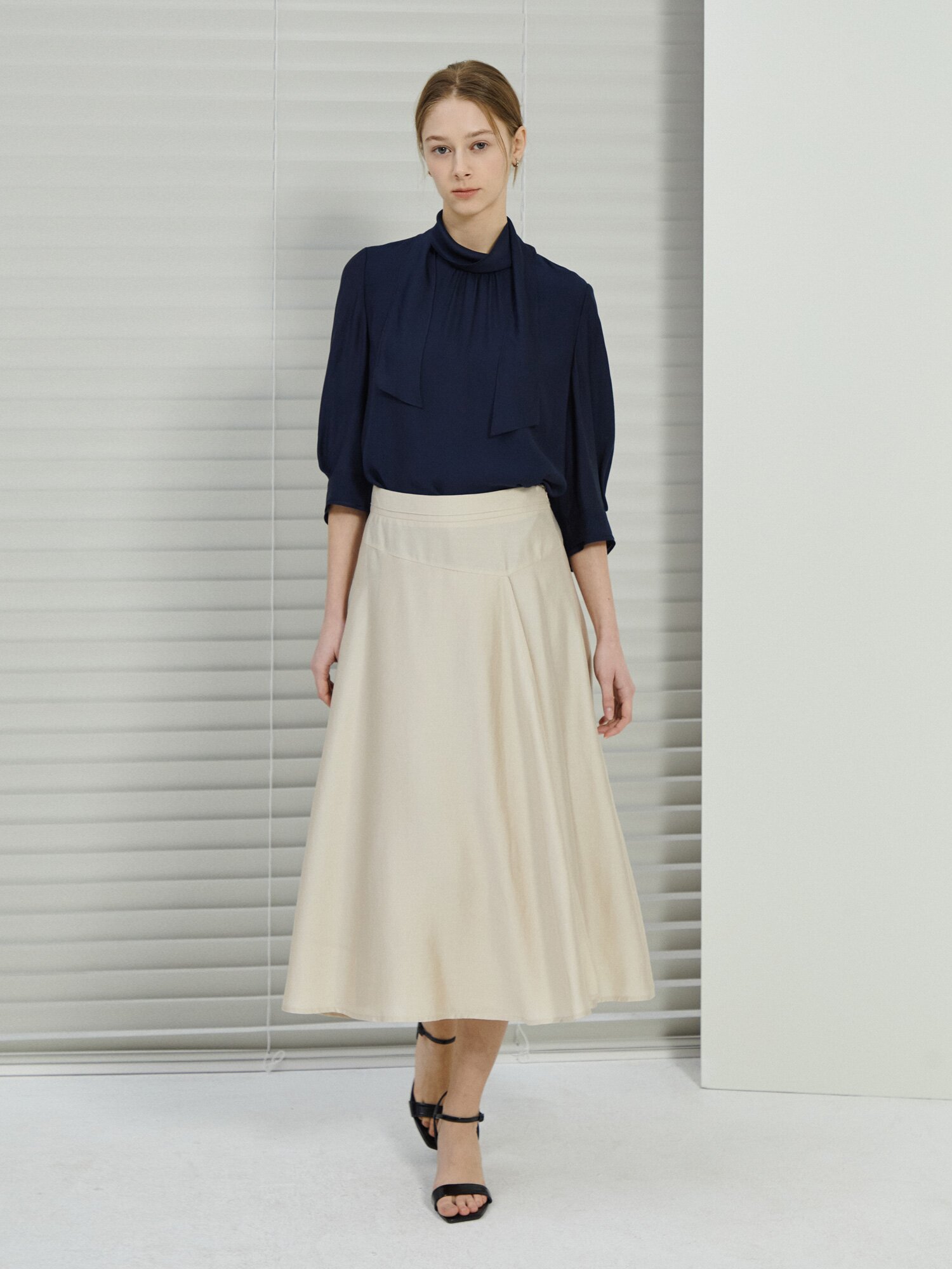 모달 언밸런스 랩 플레어 스커트 (LIGHT BEIGE)