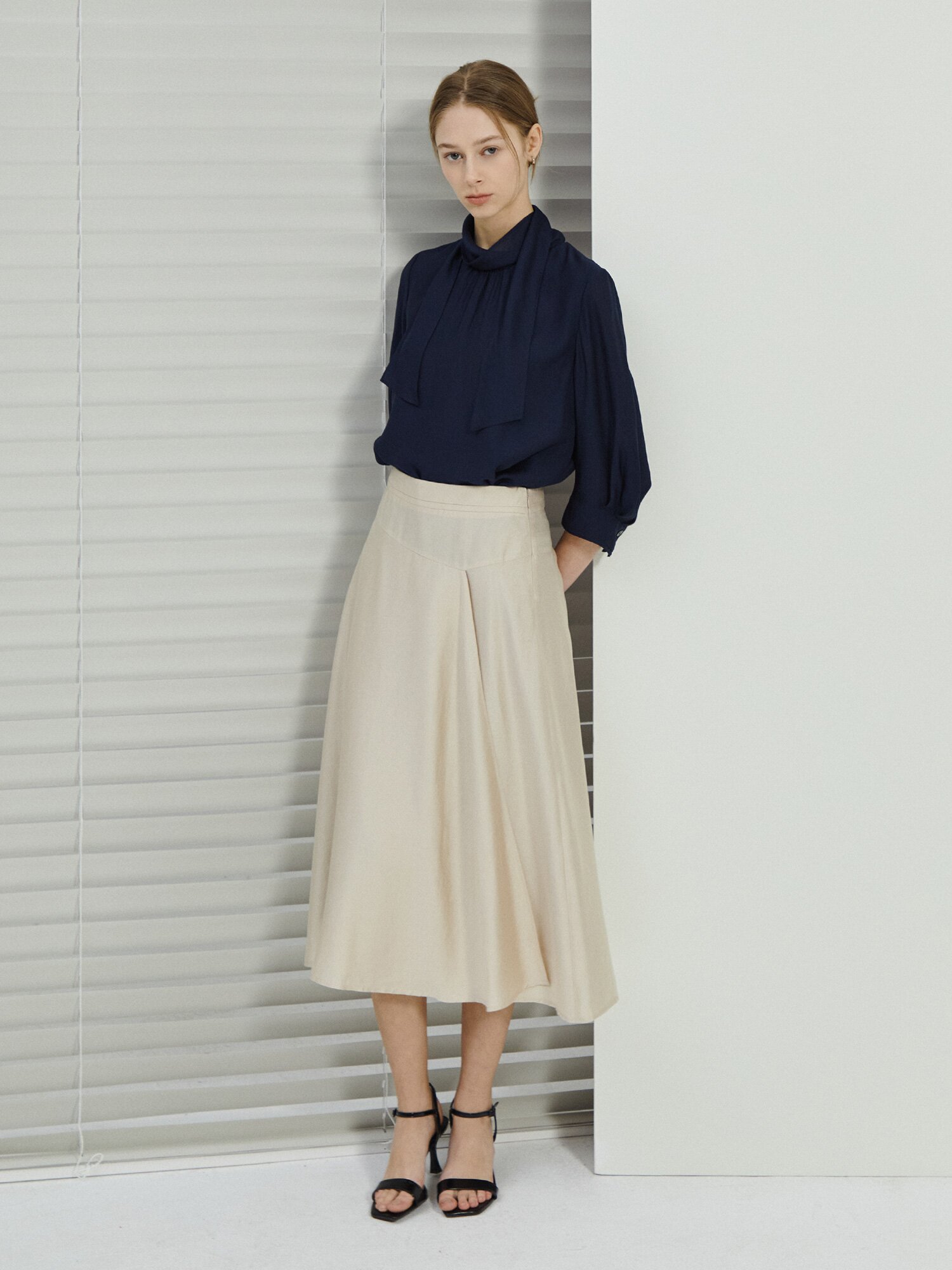 모달 언밸런스 랩 플레어 스커트 (LIGHT BEIGE)