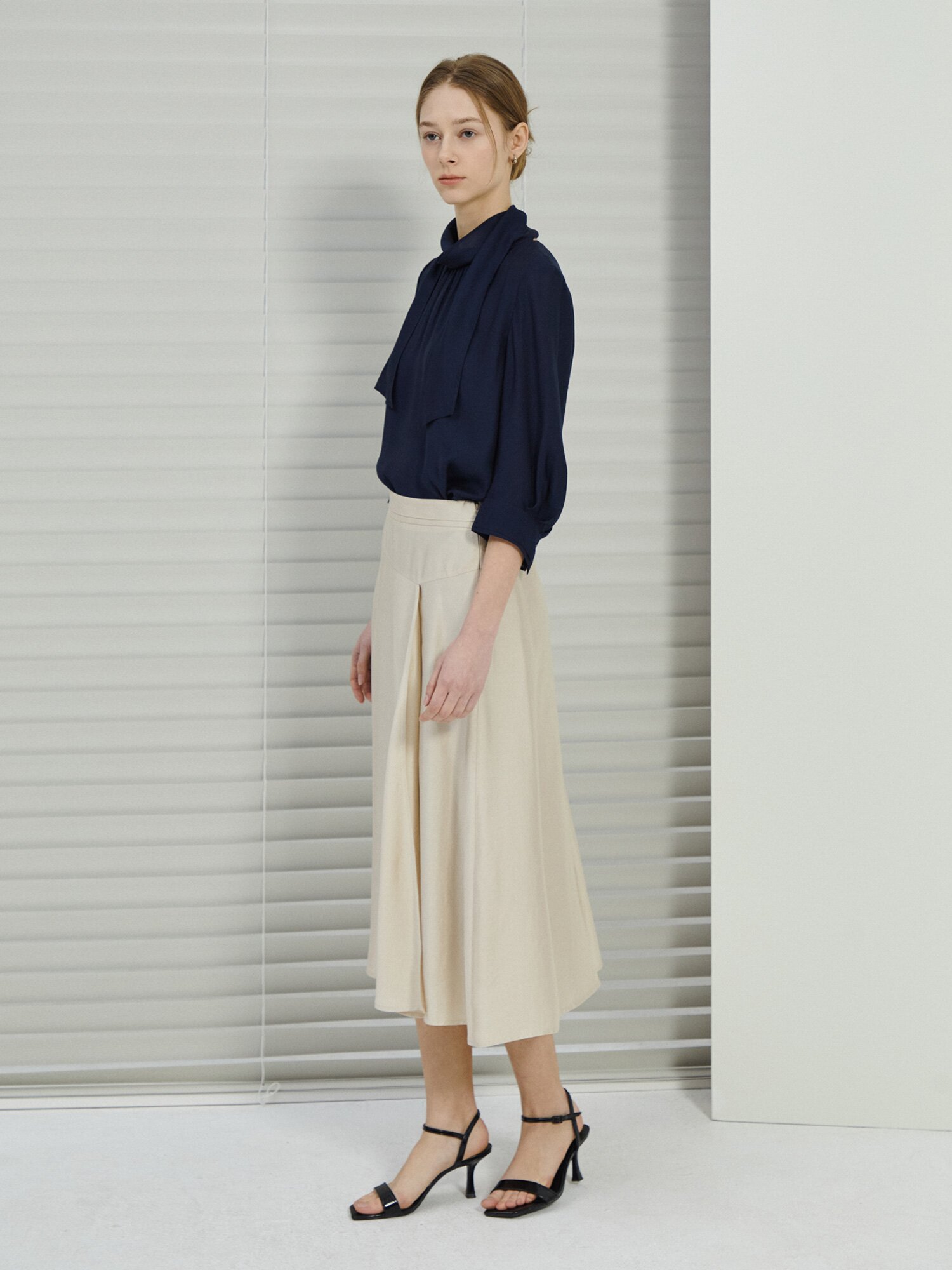 모달 언밸런스 랩 플레어 스커트 (LIGHT BEIGE)