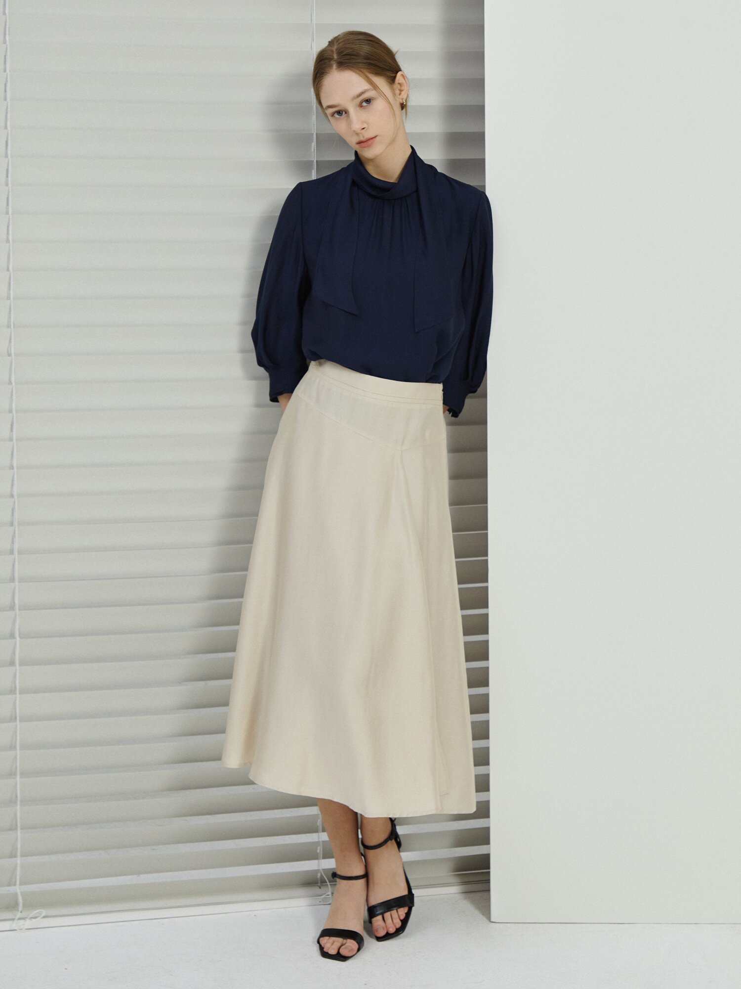 모달 언밸런스 랩 플레어 스커트 (LIGHT BEIGE)