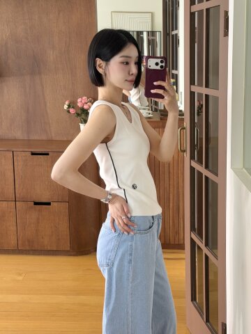 배색 로고 슬리브리스 니트 