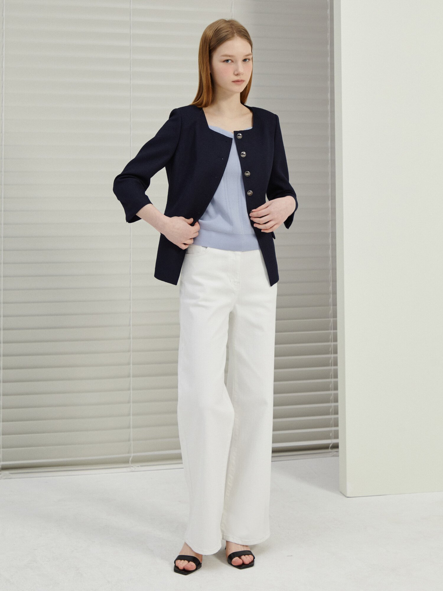 라인 슬리브리스 하트넥 니트 (LIGHT BLUE)