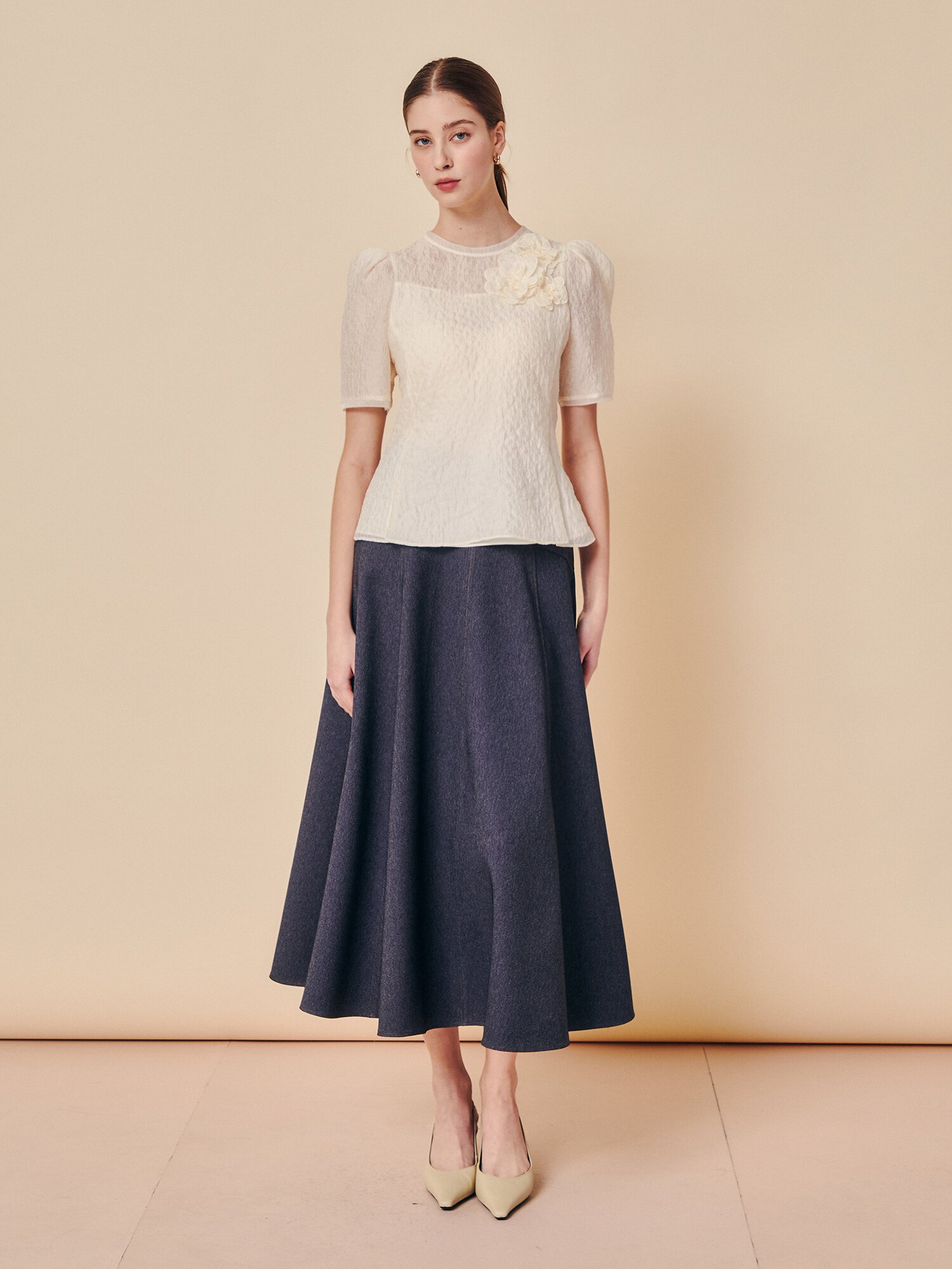 시어 크링클 아플리케 블라우스 (CREAM)