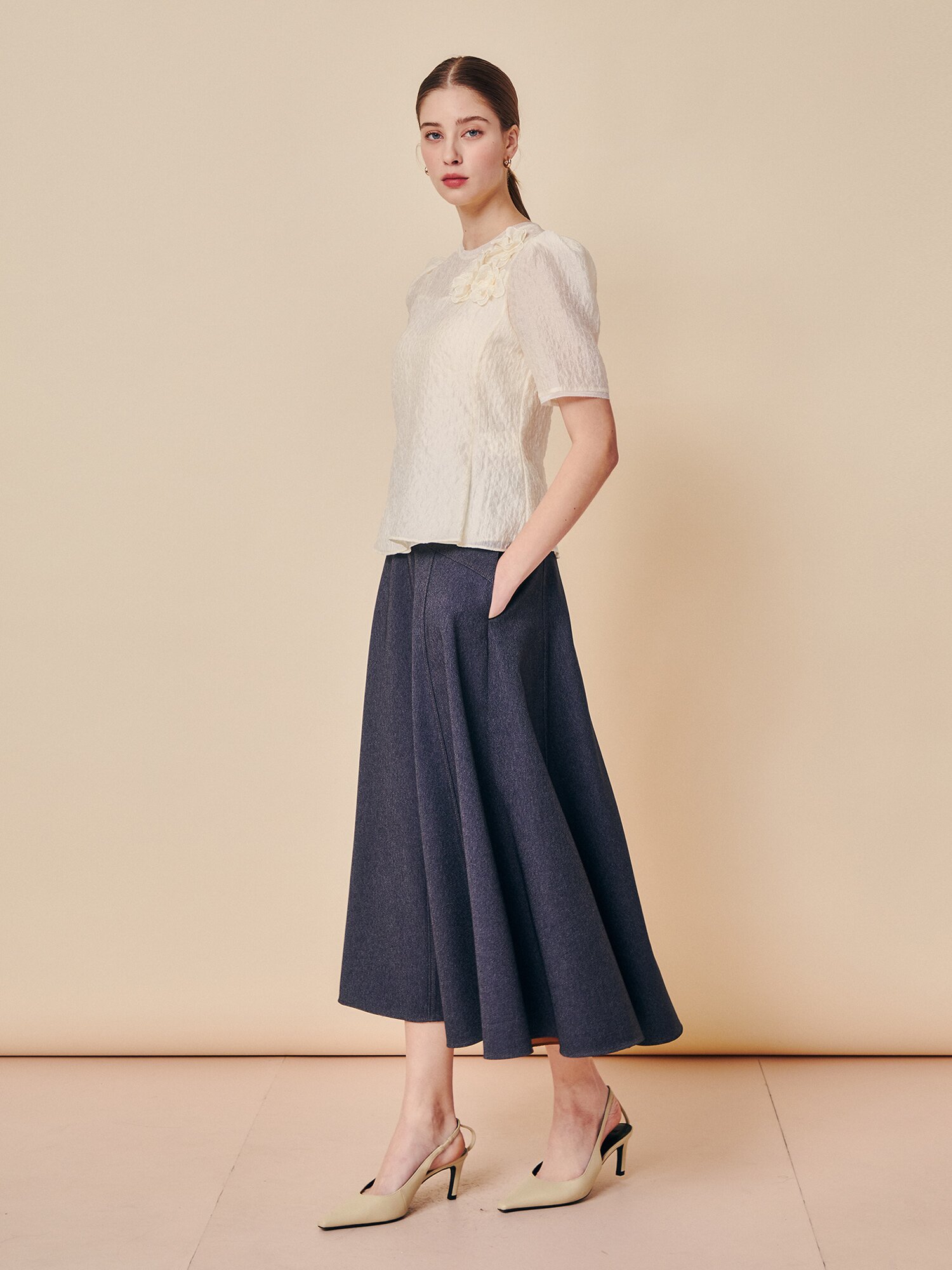 시어 크링클 아플리케 블라우스 (CREAM)