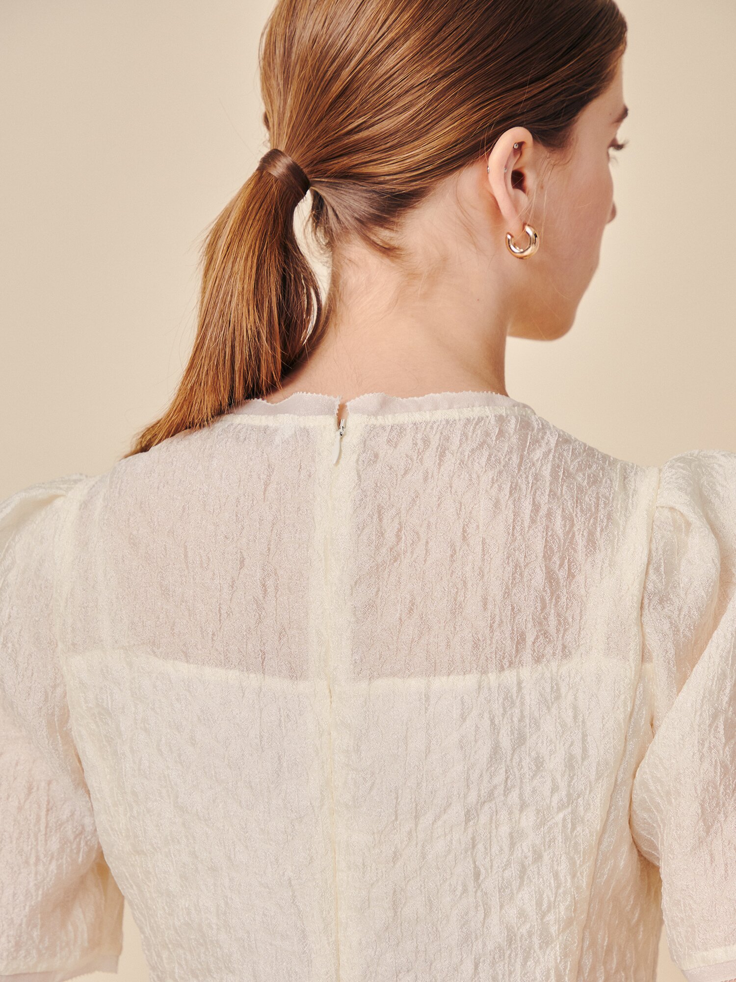 시어 크링클 아플리케 블라우스 (CREAM)