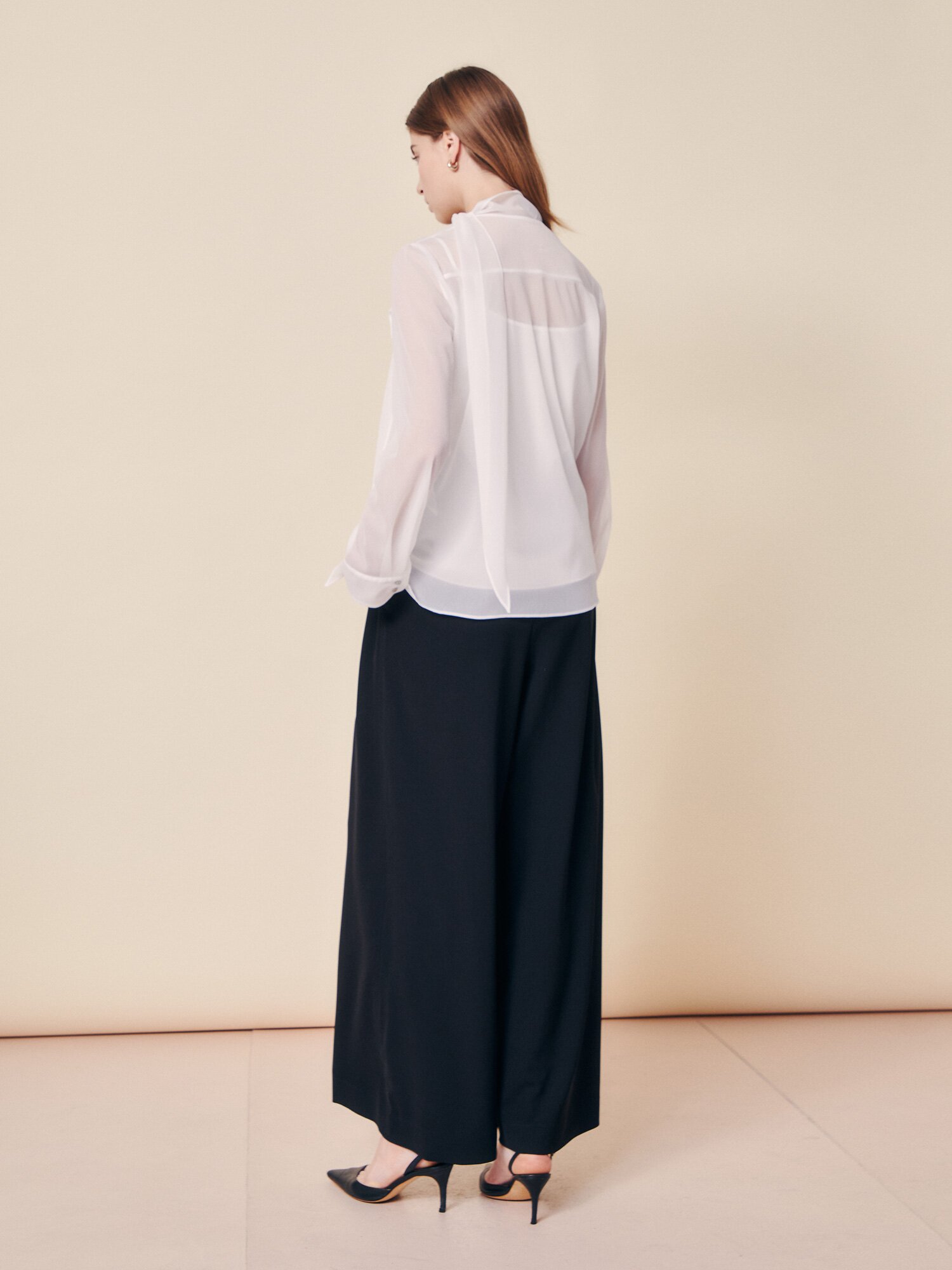 시어 페미닌 보우 타이 블라우스 (WHITE)