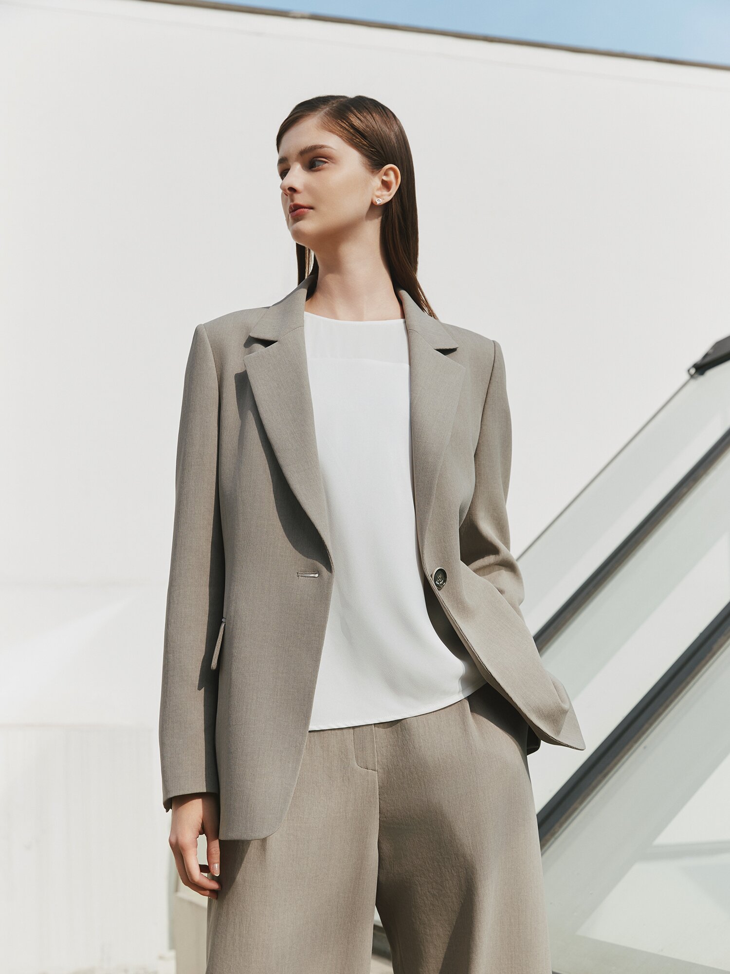 모던 백 슬릿 싱글 원버튼 재킷 (KHAKI BEIGE)