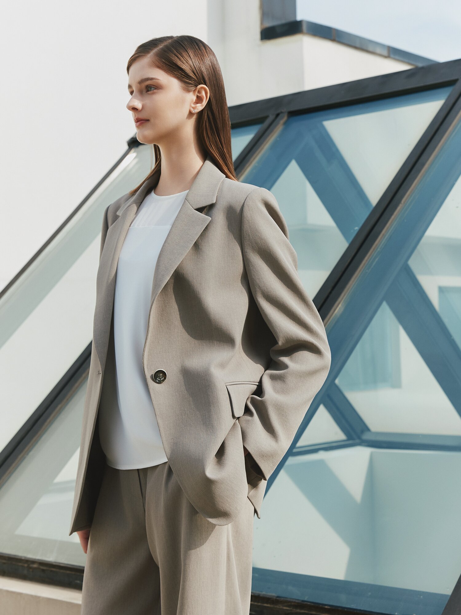 모던 백 슬릿 싱글 원버튼 재킷 (KHAKI BEIGE)