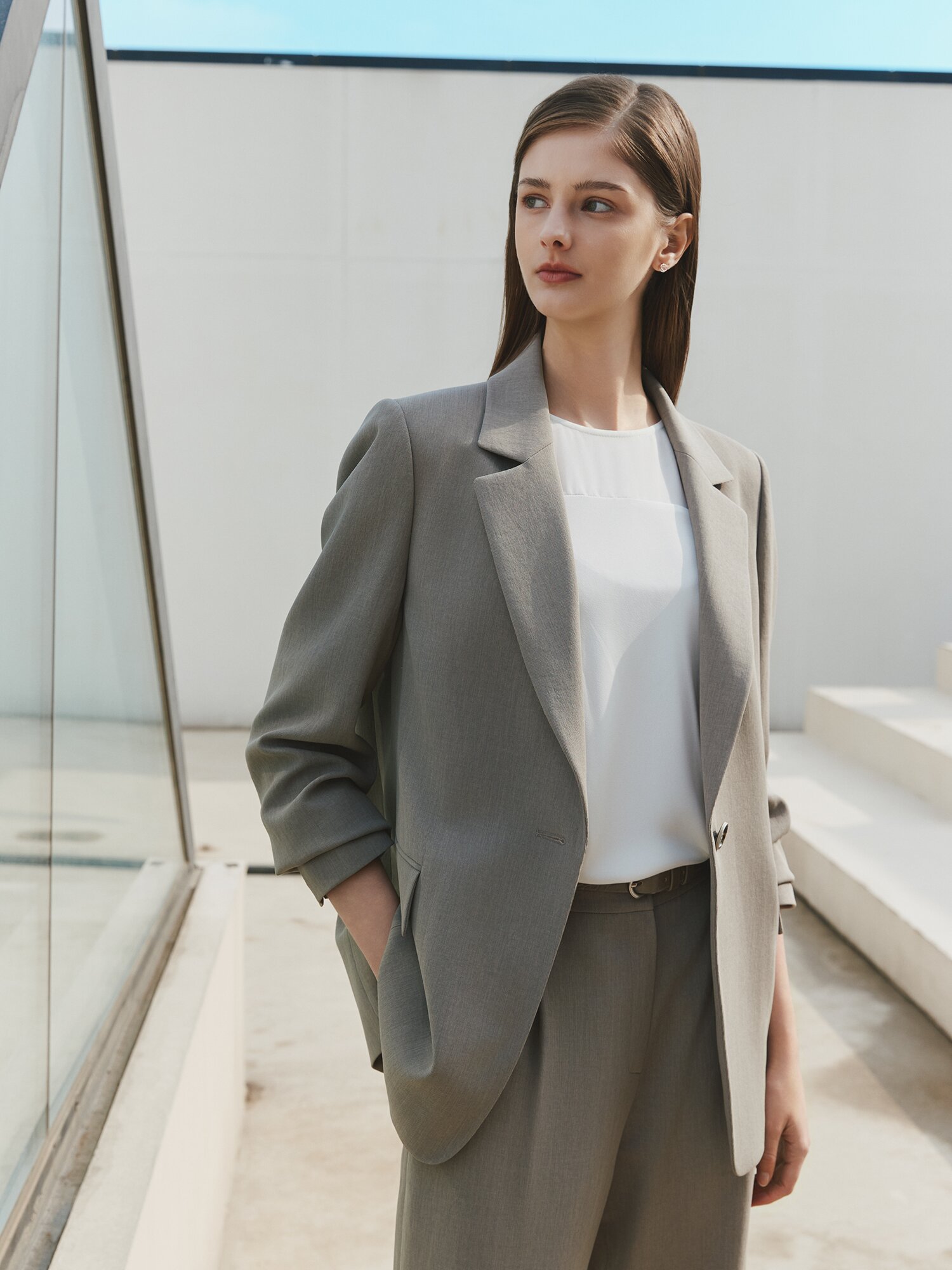 모던 백 슬릿 싱글 원버튼 재킷 (KHAKI BEIGE)