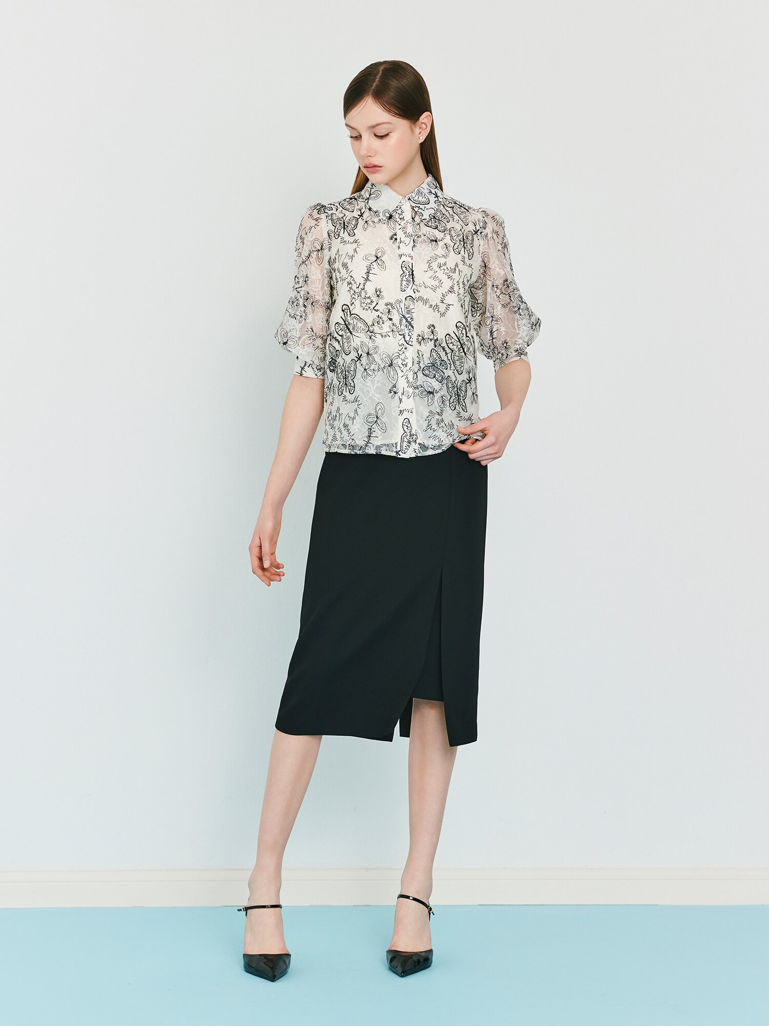 레이스 볼륨 슬리브 블라우스 (IVORY)