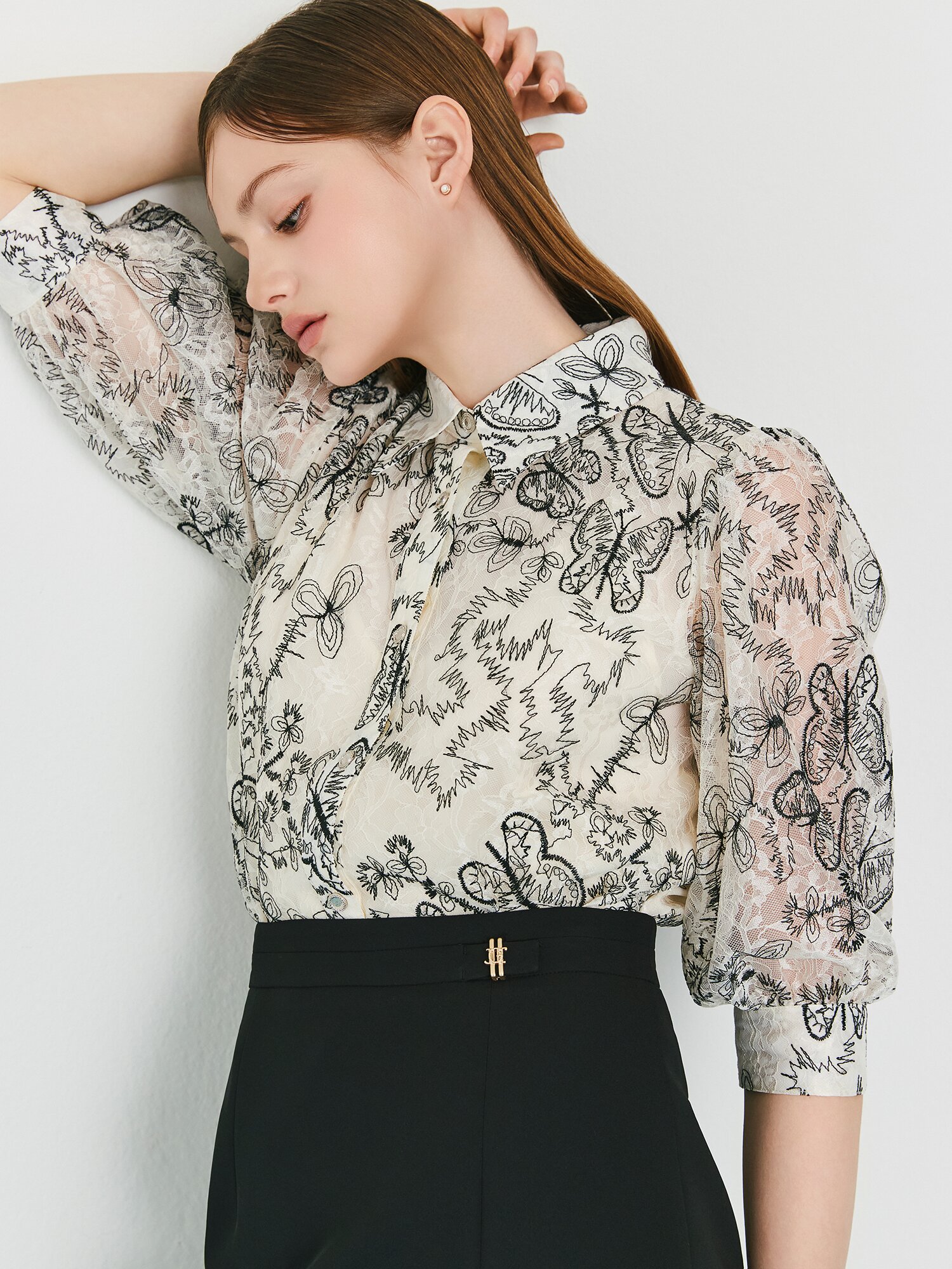 레이스 볼륨 슬리브 블라우스 (IVORY)