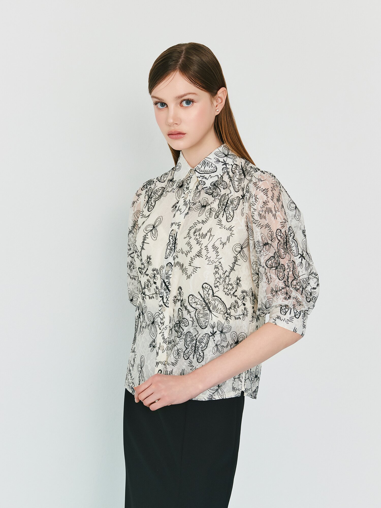 레이스 볼륨 슬리브 블라우스 (IVORY)