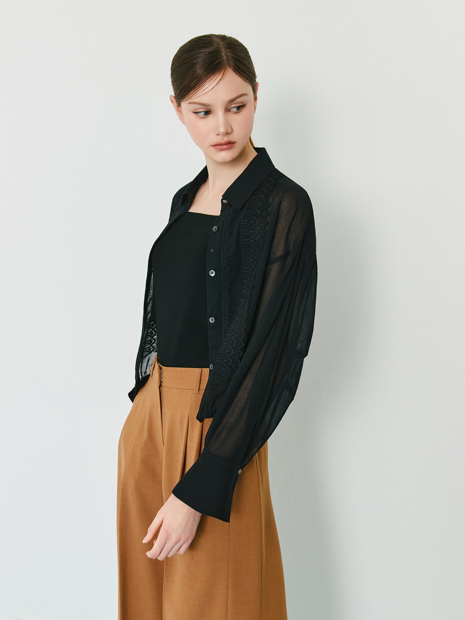 시스루 레이스 크롭 블라우스 (BLACK)