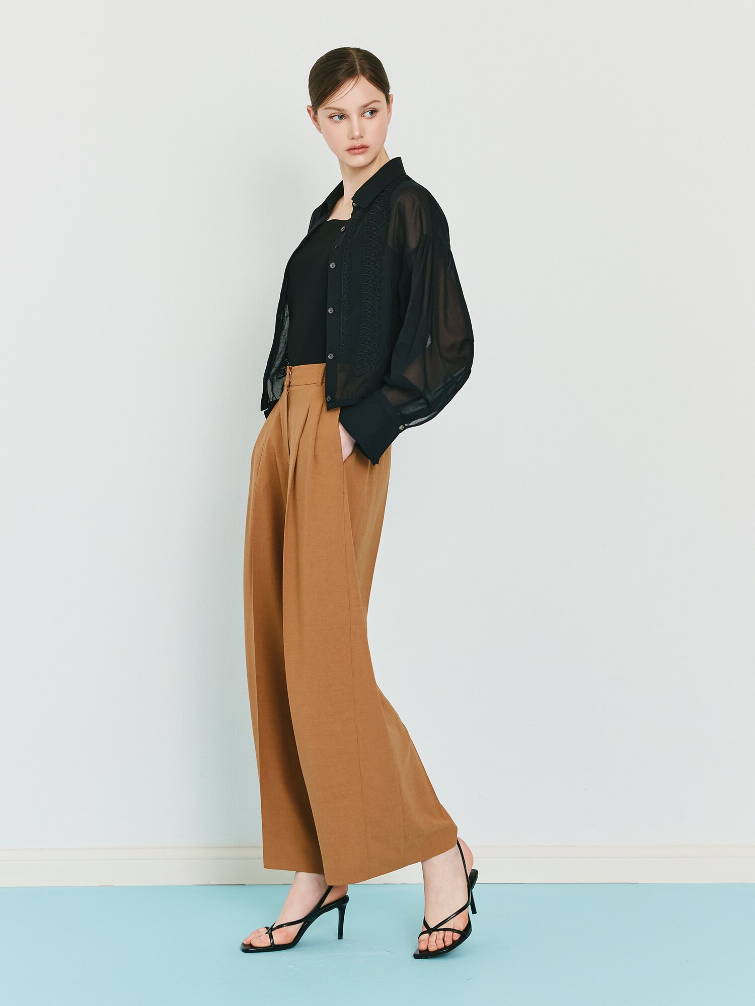 시스루 레이스 크롭 블라우스 (BLACK)