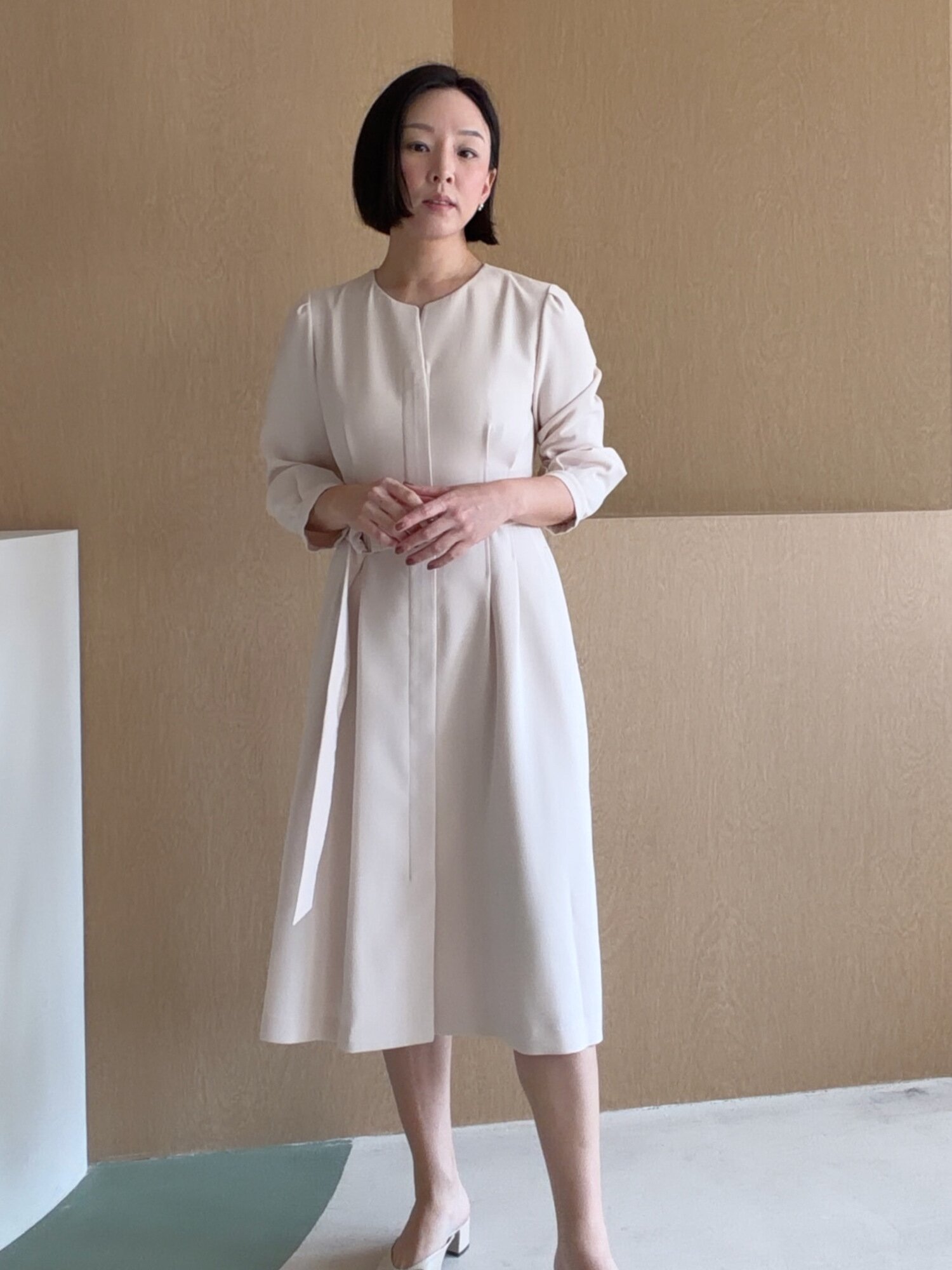 벨티드 슬릿넥 집업 플레어 원피스 (IVORY)