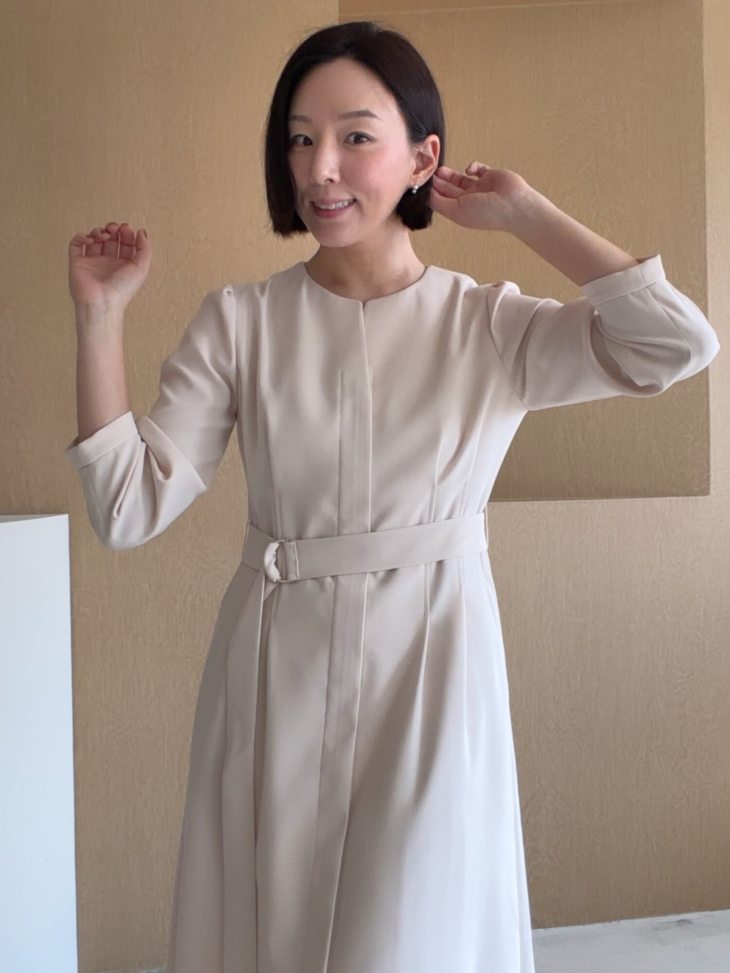 벨티드 슬릿넥 집업 플레어 원피스 (IVORY)